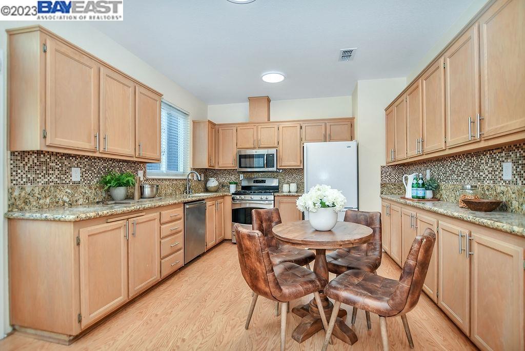 5419 Lakespring Dr