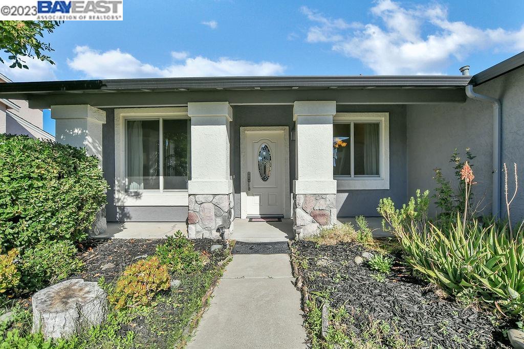 5419 Lakespring Dr