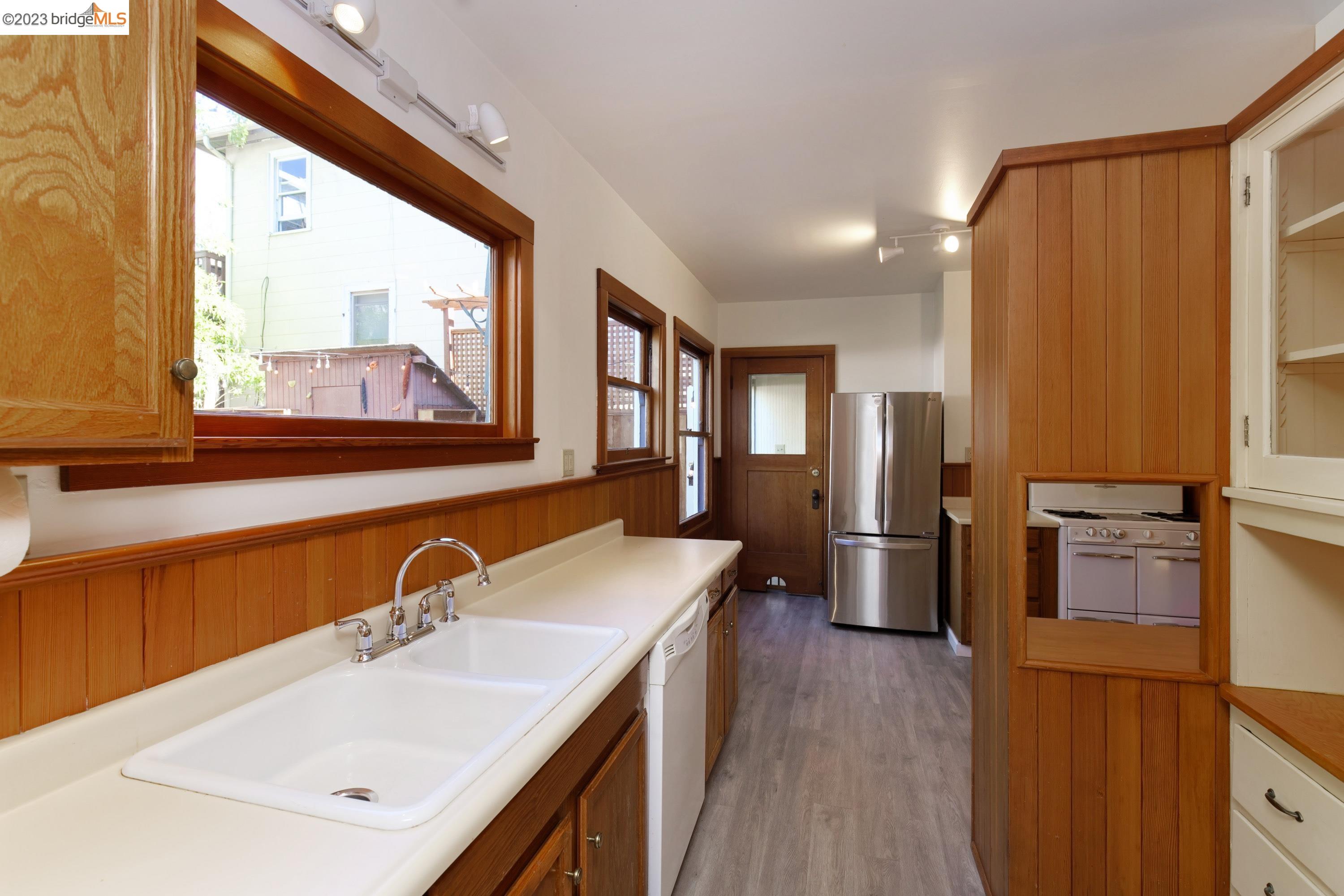 4100 Terrace St Unit: Lower