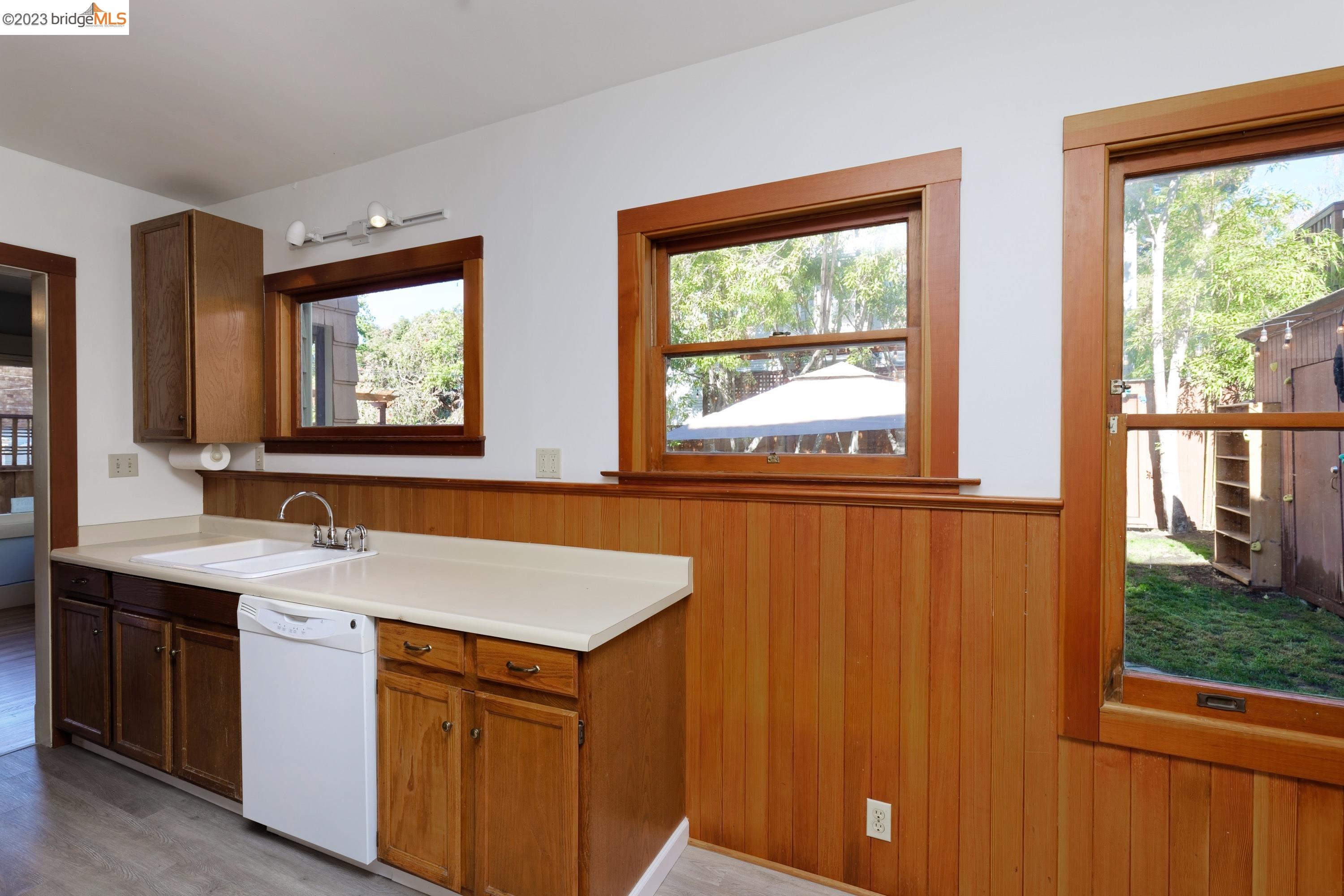 4100 Terrace St Unit: Lower
