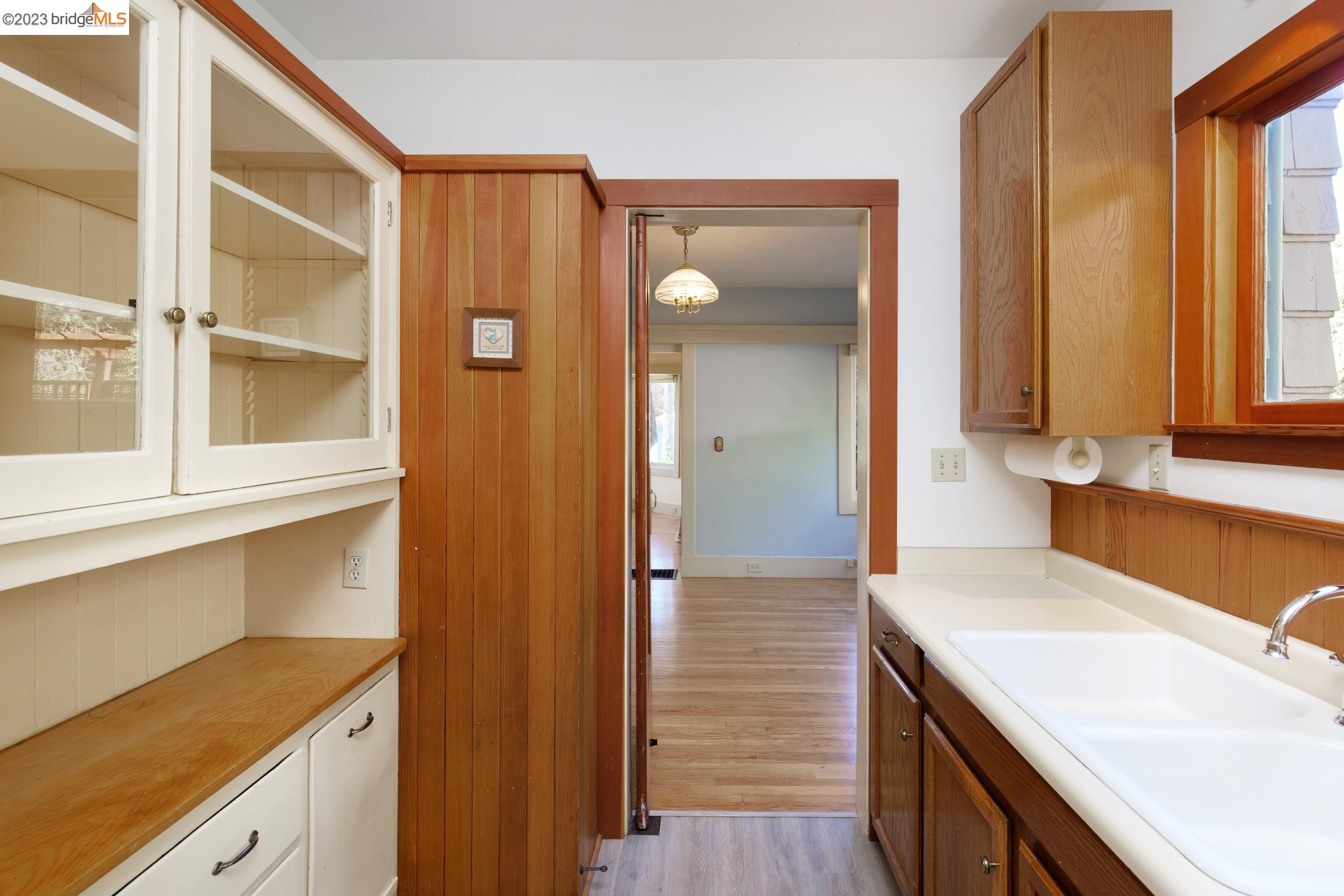 4100 Terrace St Unit: Lower