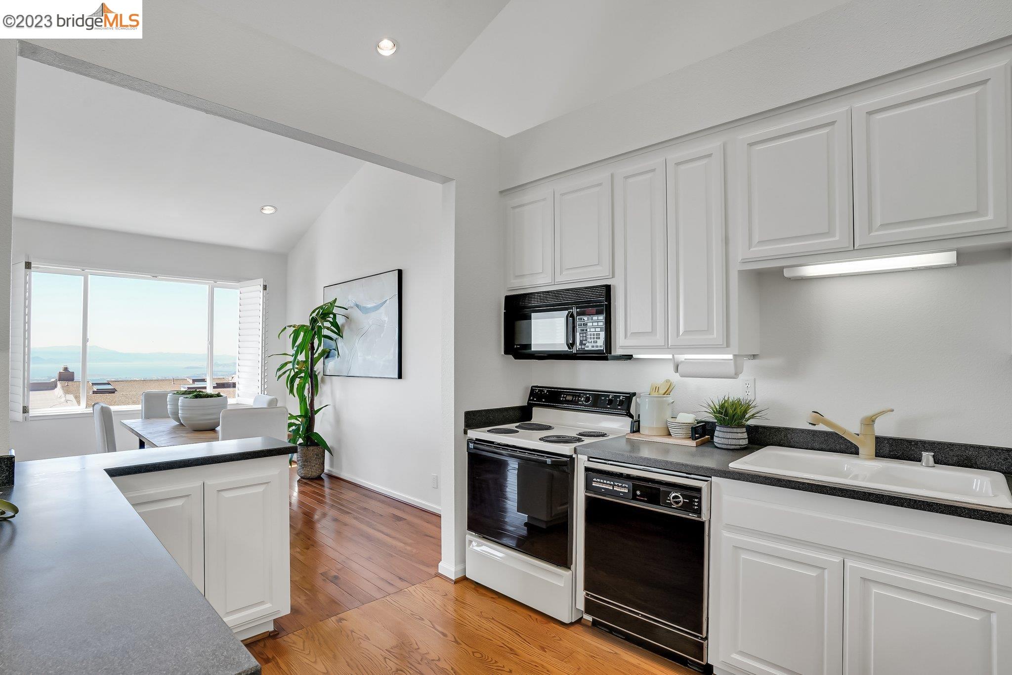 31 Windward Hl