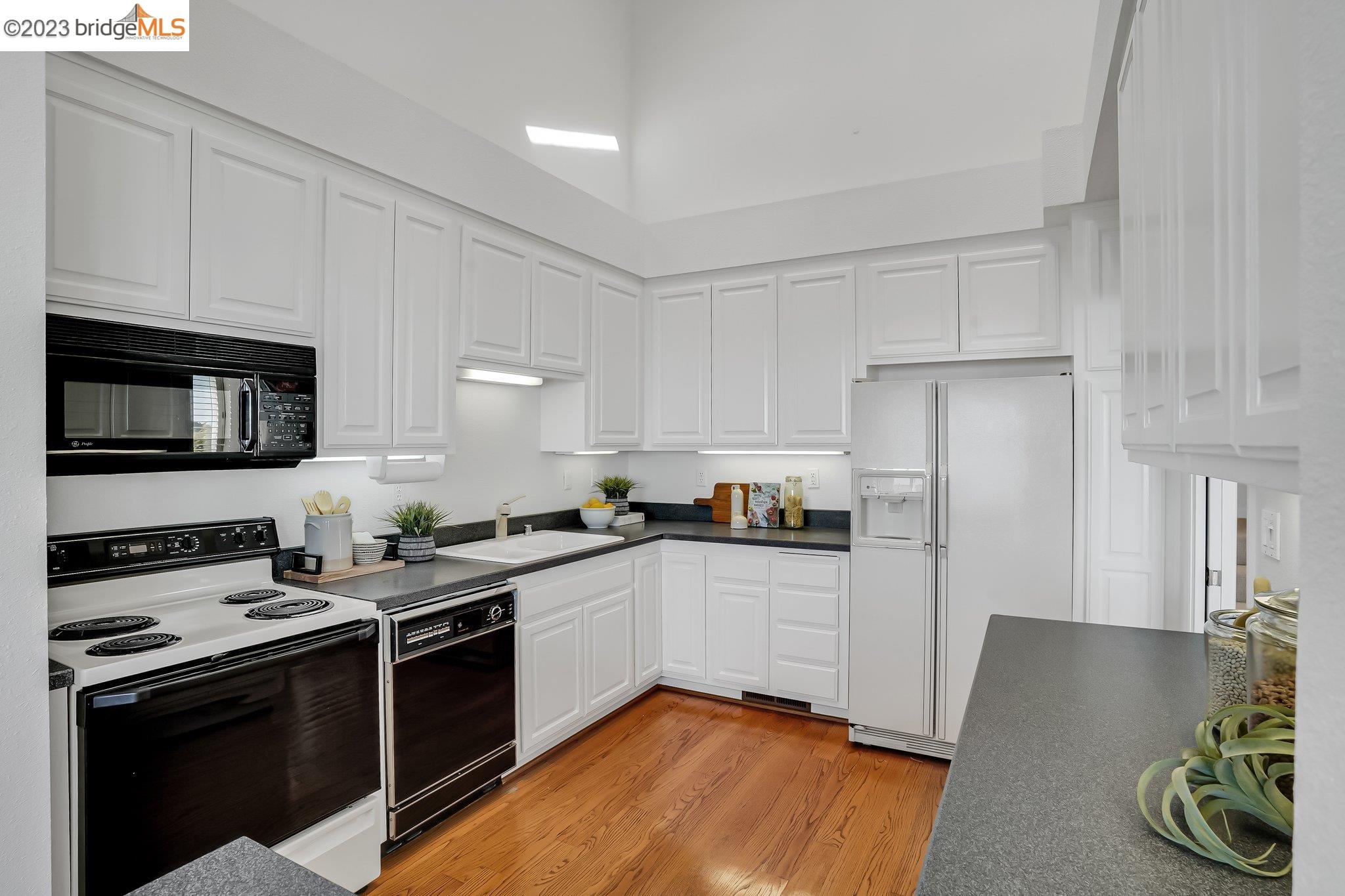 31 Windward Hl