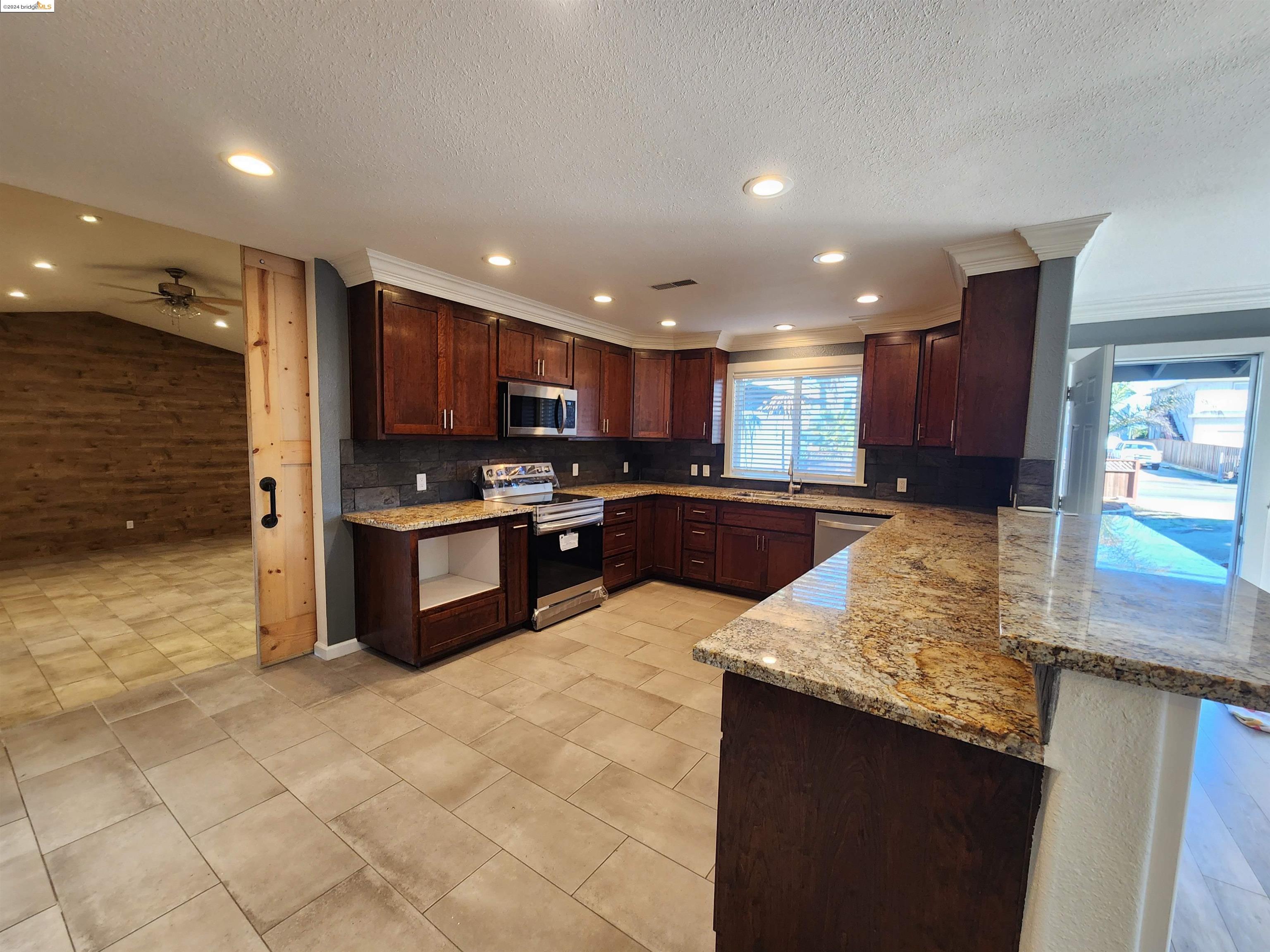 5543 Sandmound Blvd
