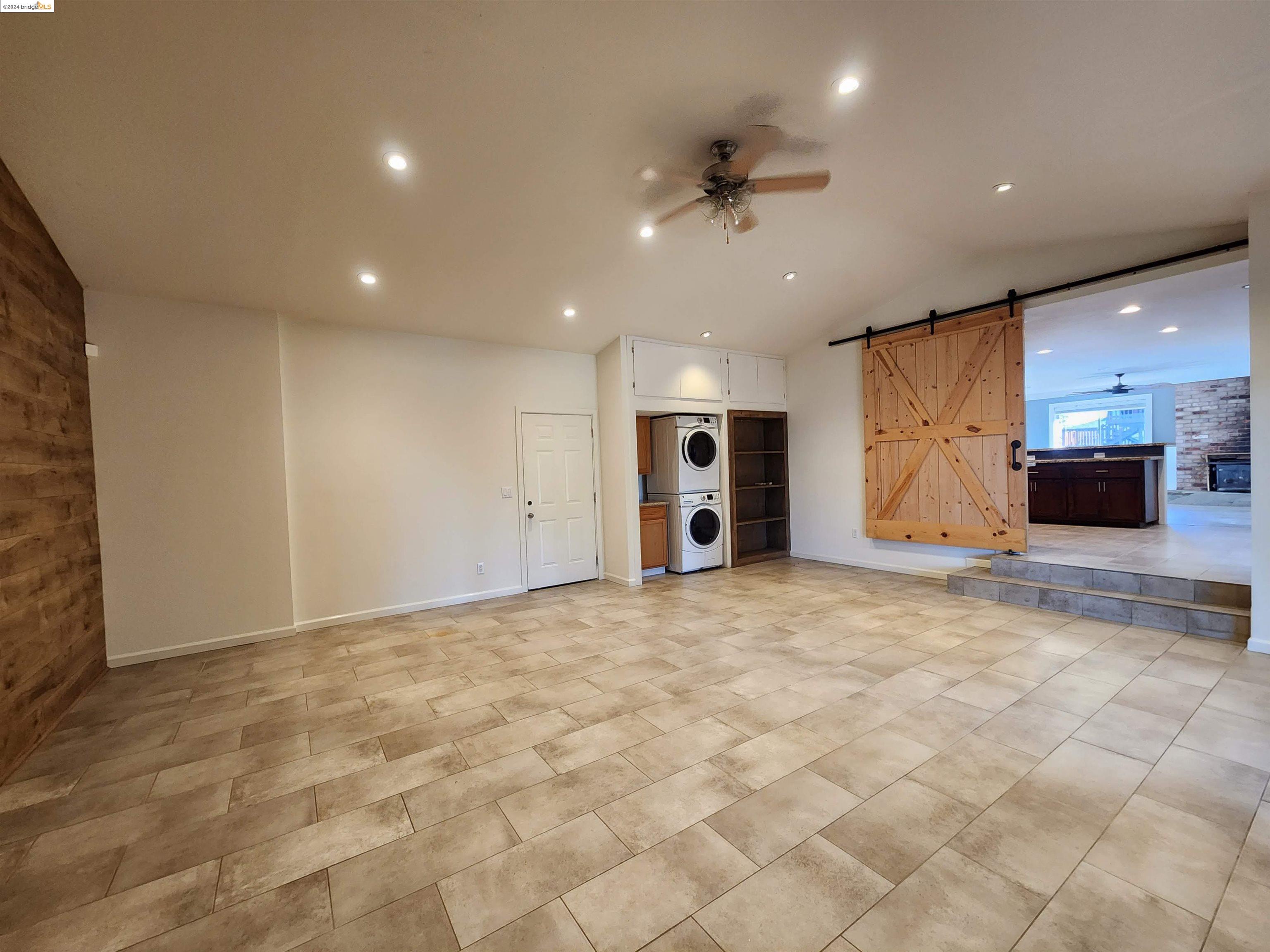 5543 Sandmound Blvd