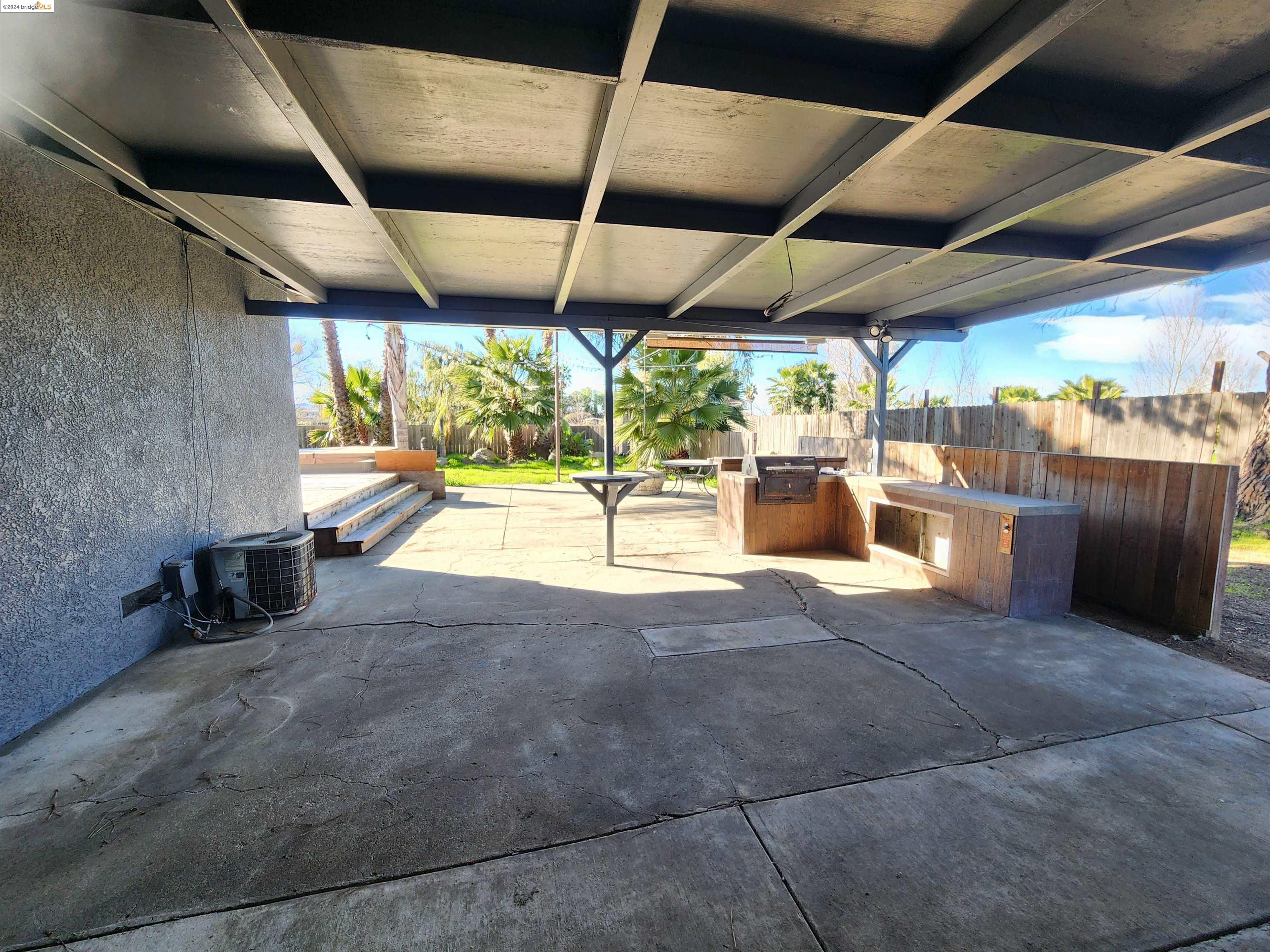 5543 Sandmound Blvd