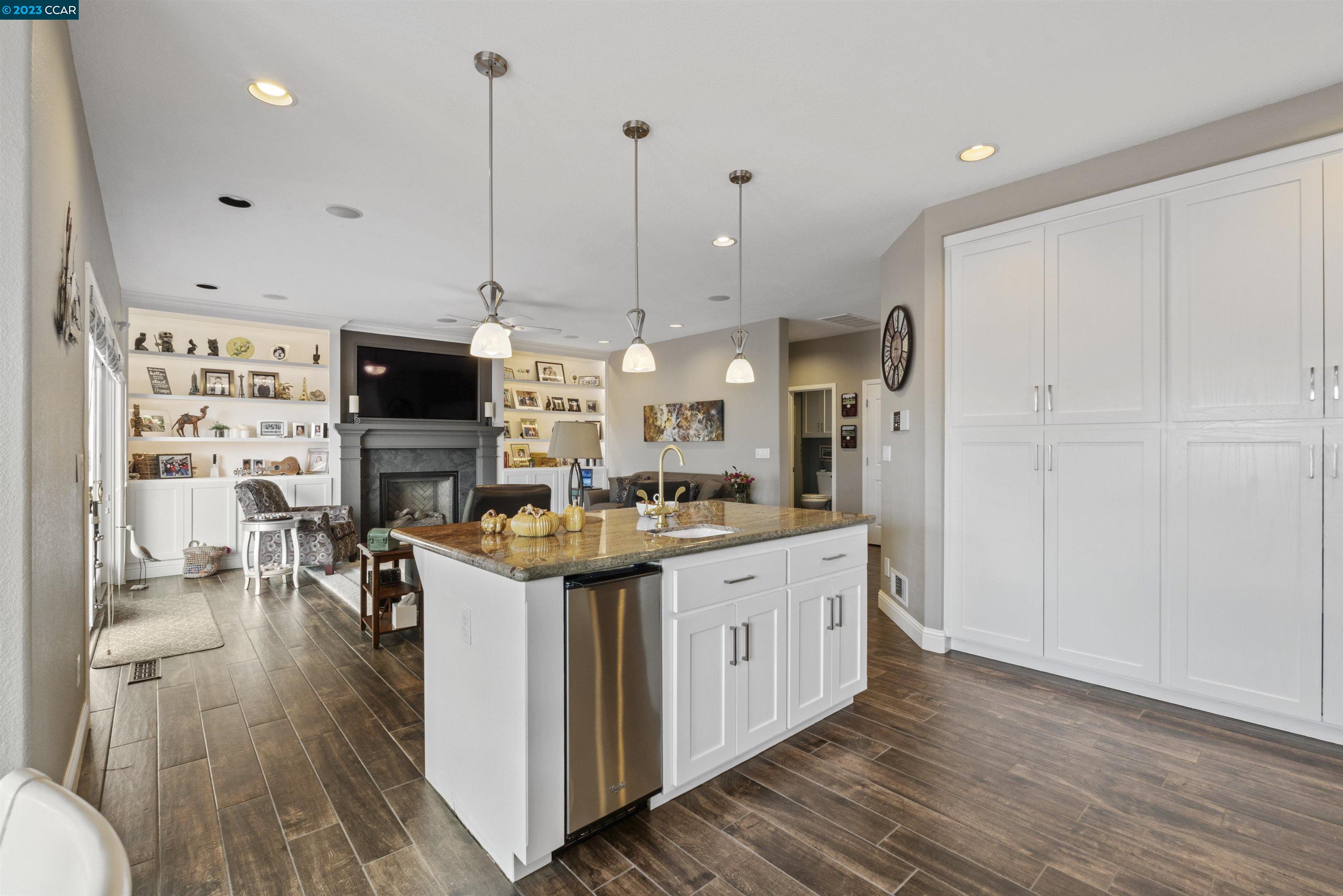 2071 Windward Pt