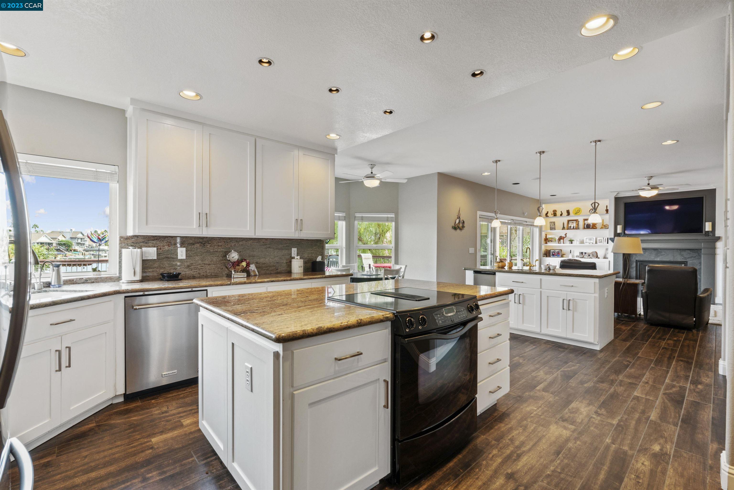 2071 Windward Pt