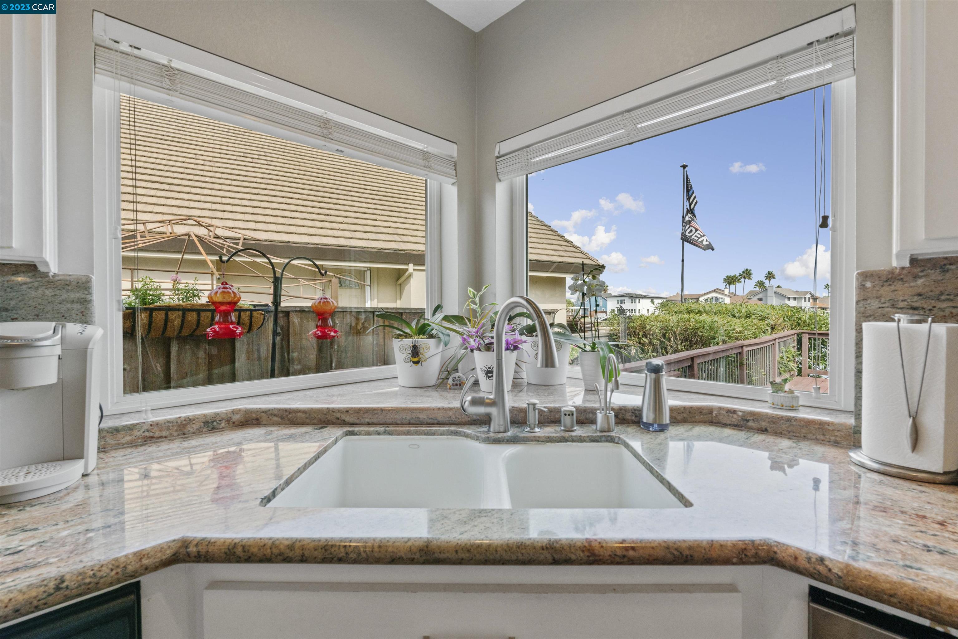2071 Windward Pt