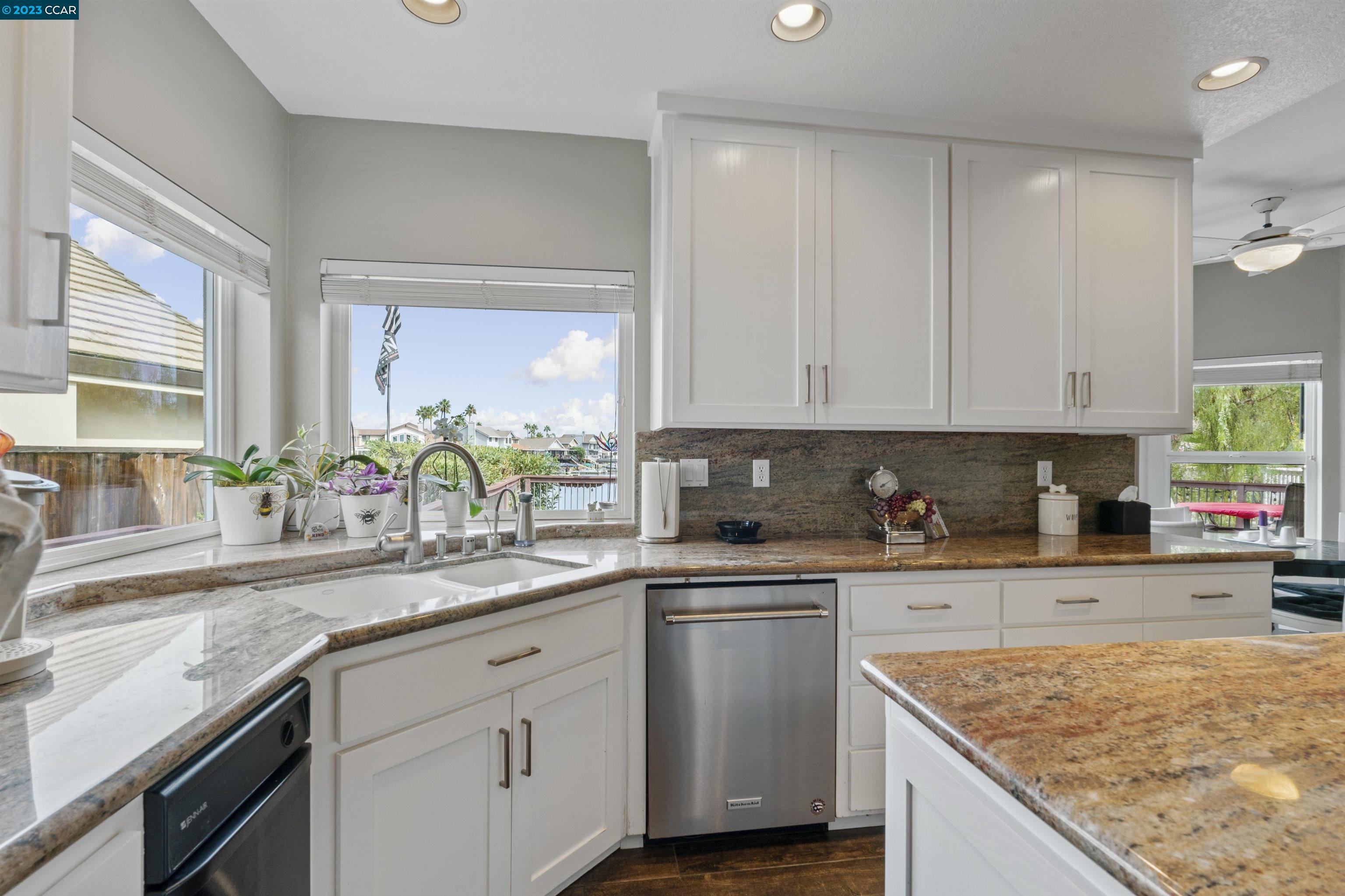 2071 Windward Pt