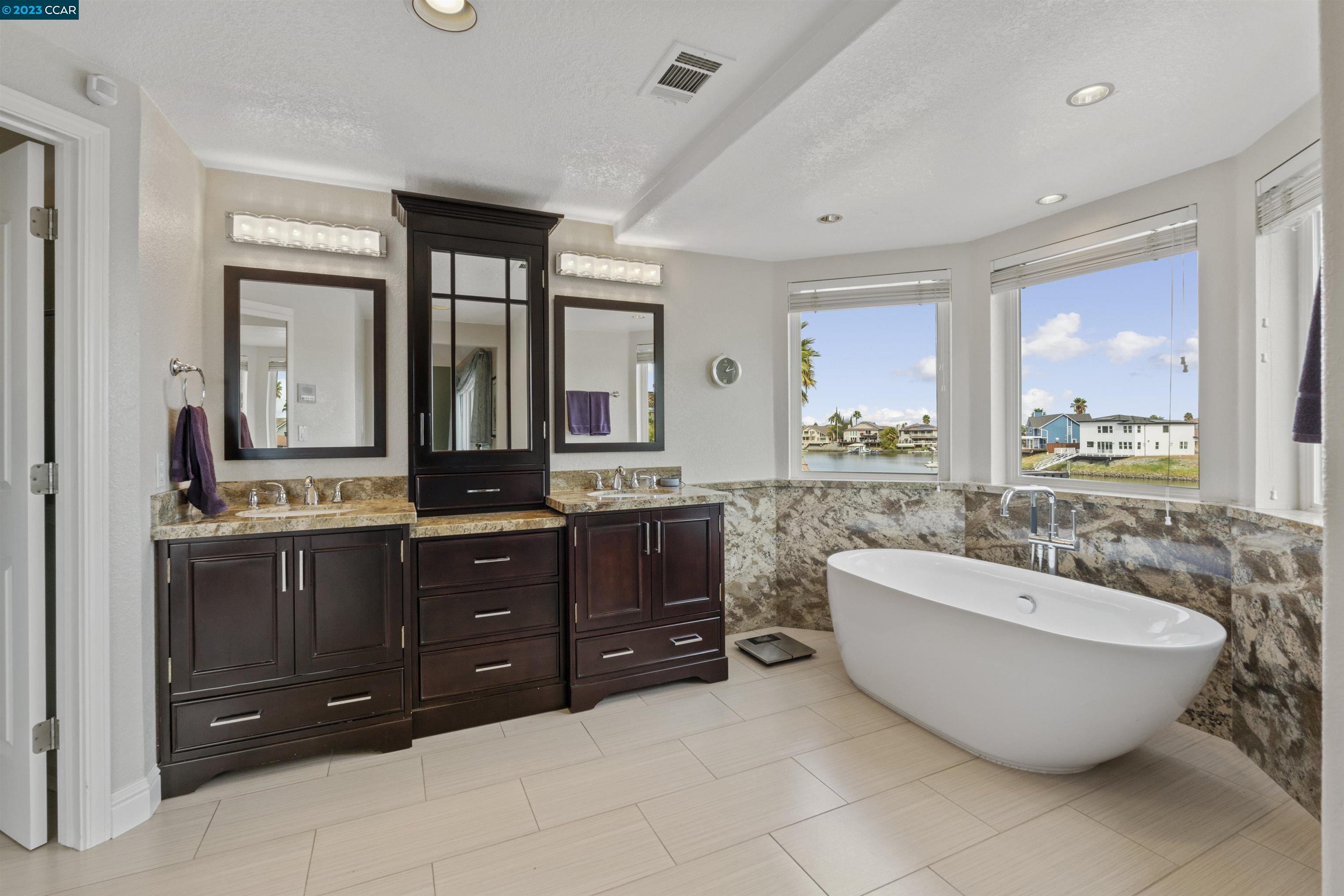 2071 Windward Pt