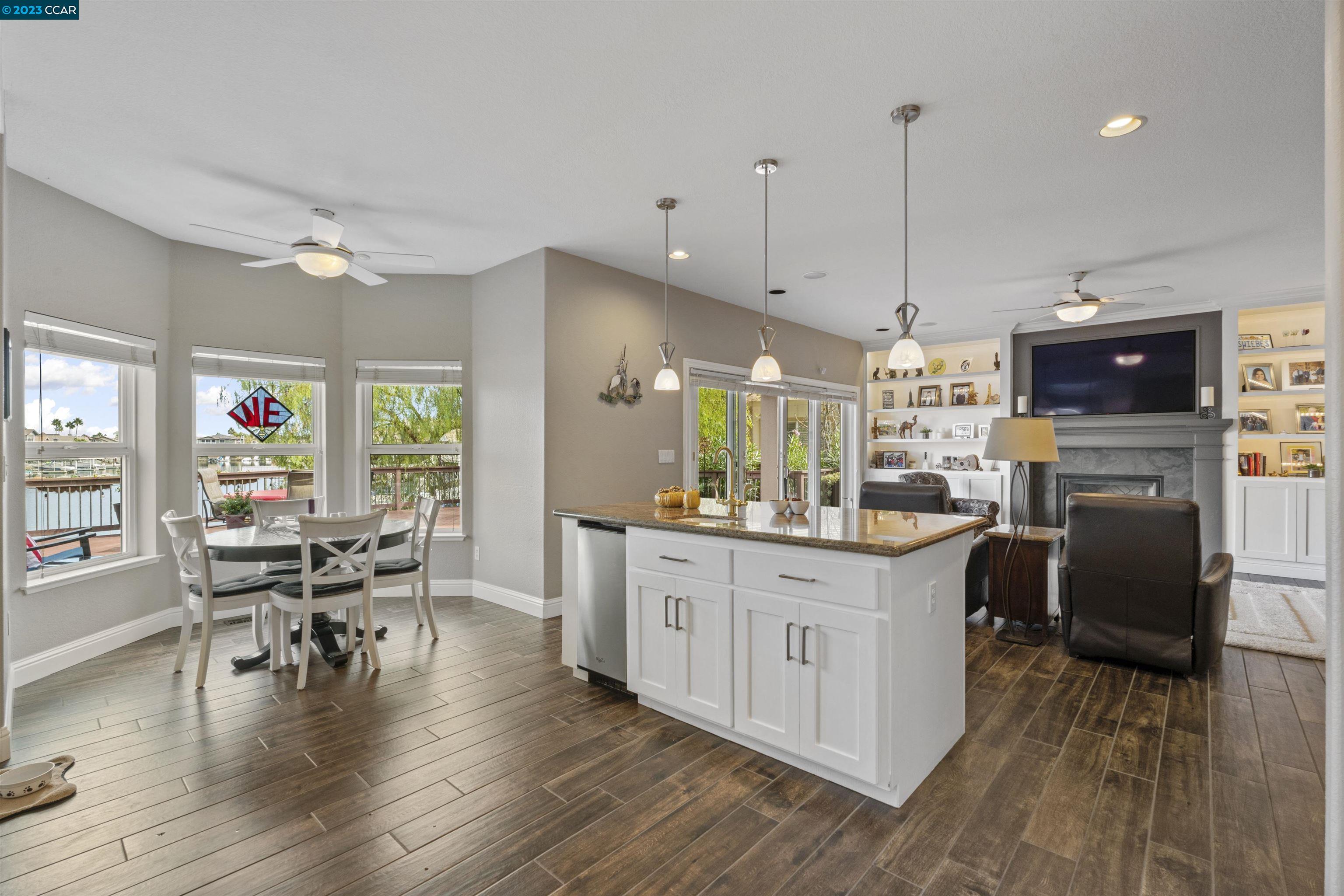 2071 Windward Pt