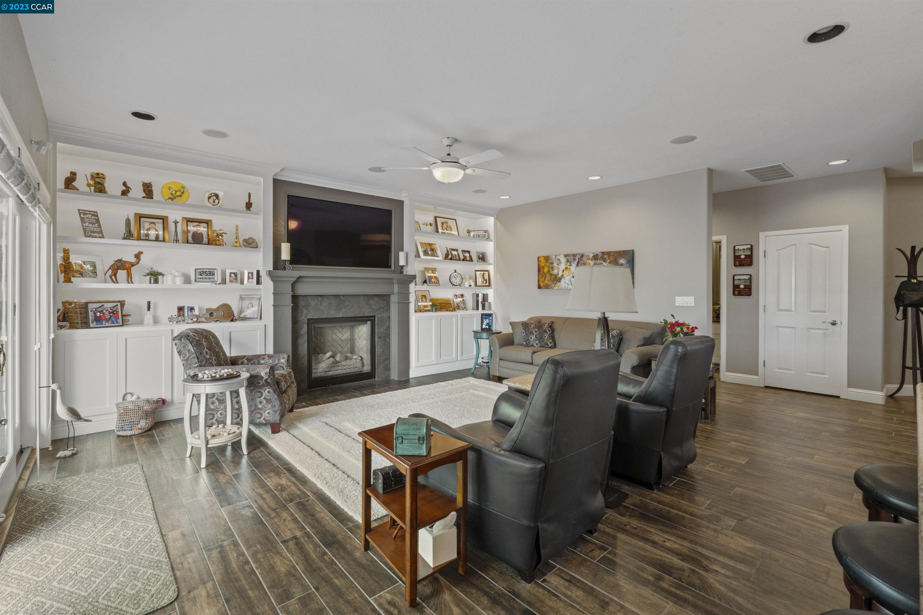 2071 Windward Pt