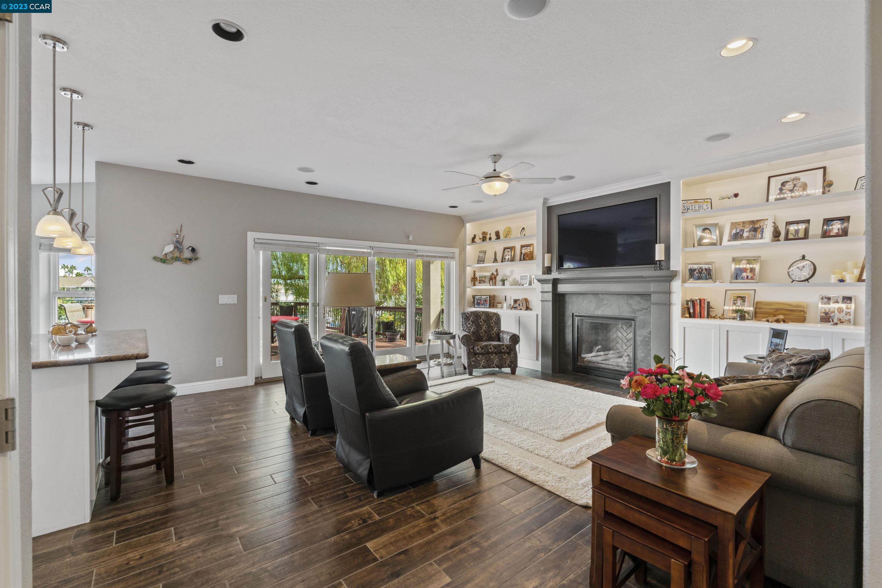 2071 Windward Pt