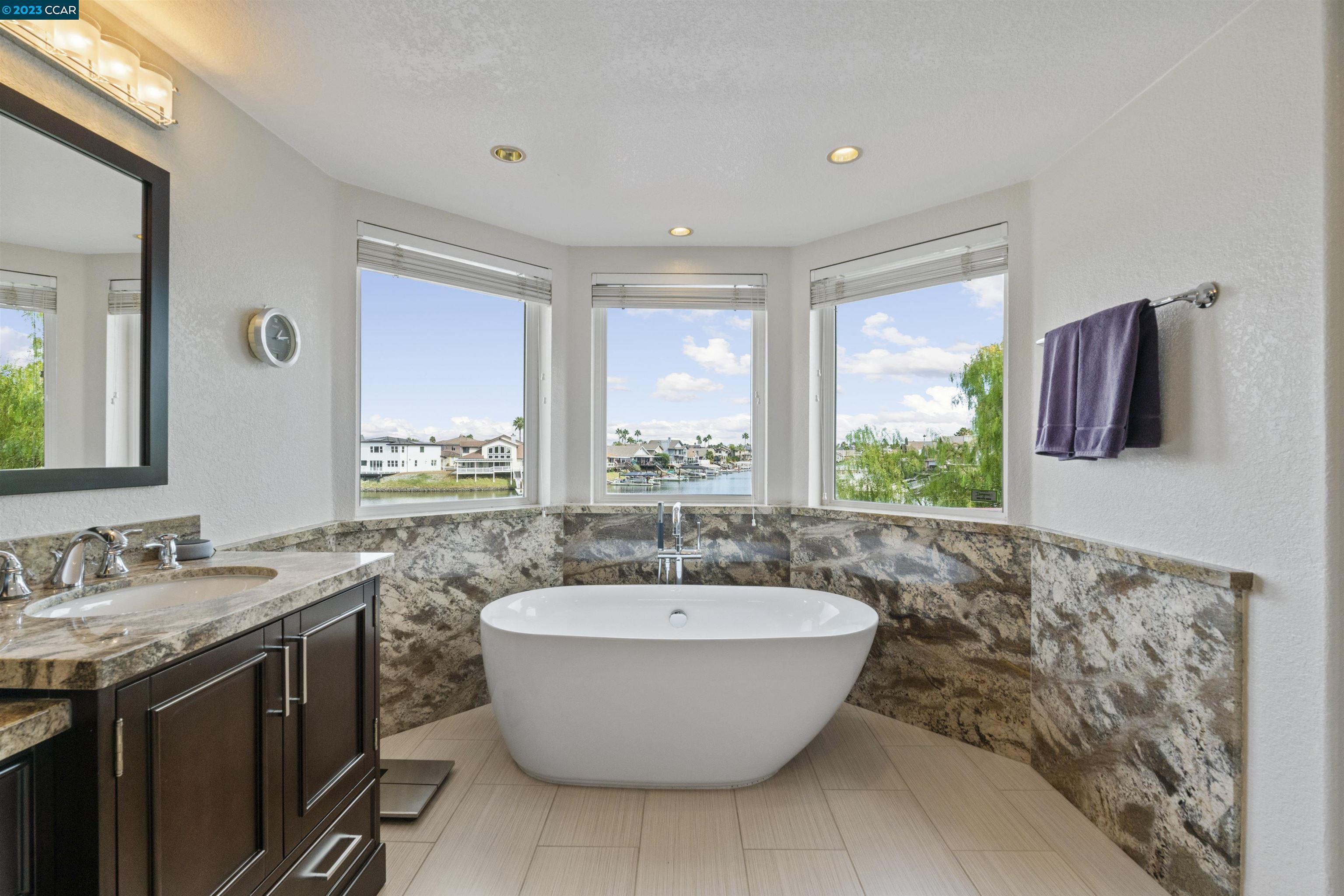 2071 Windward Pt