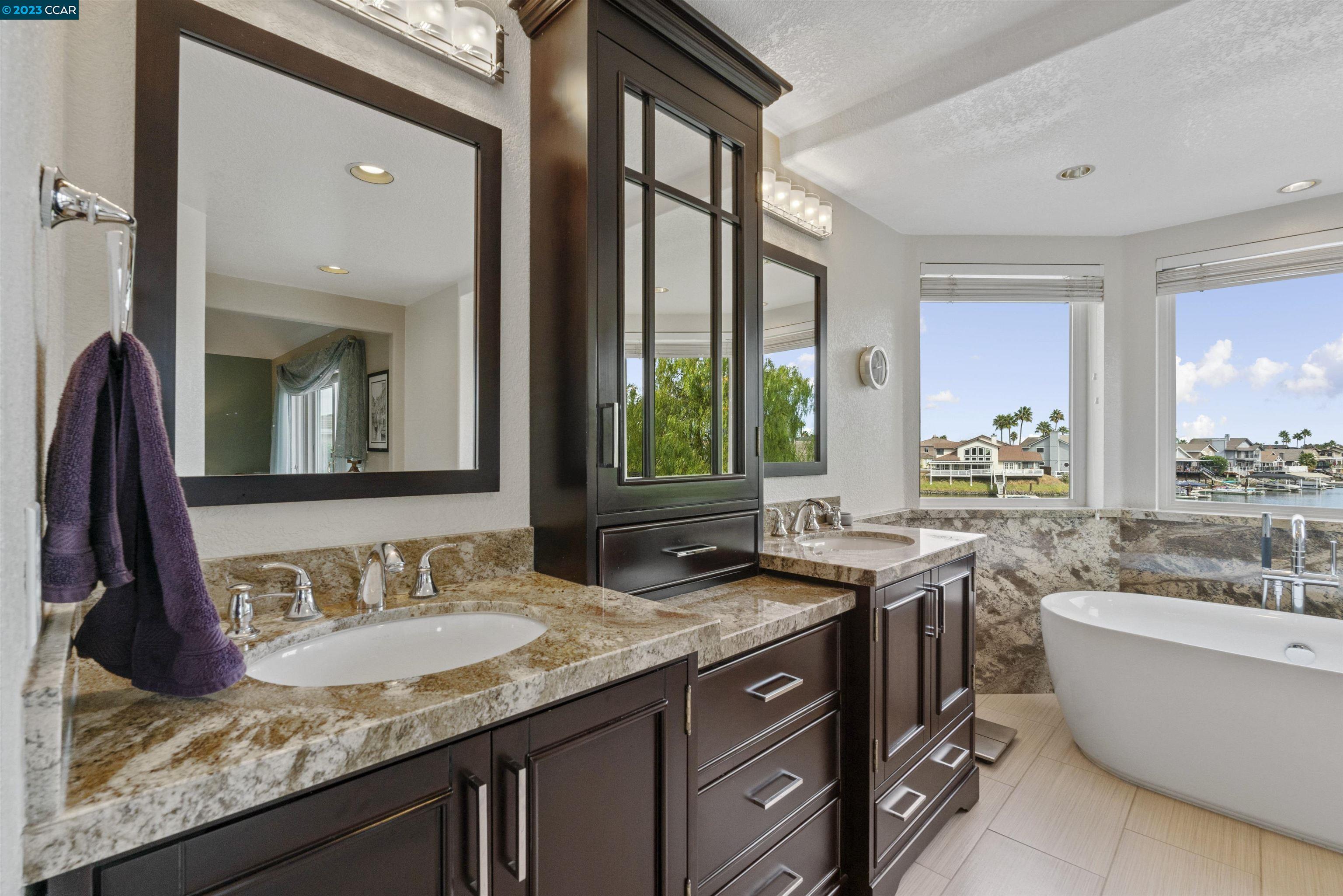 2071 Windward Pt