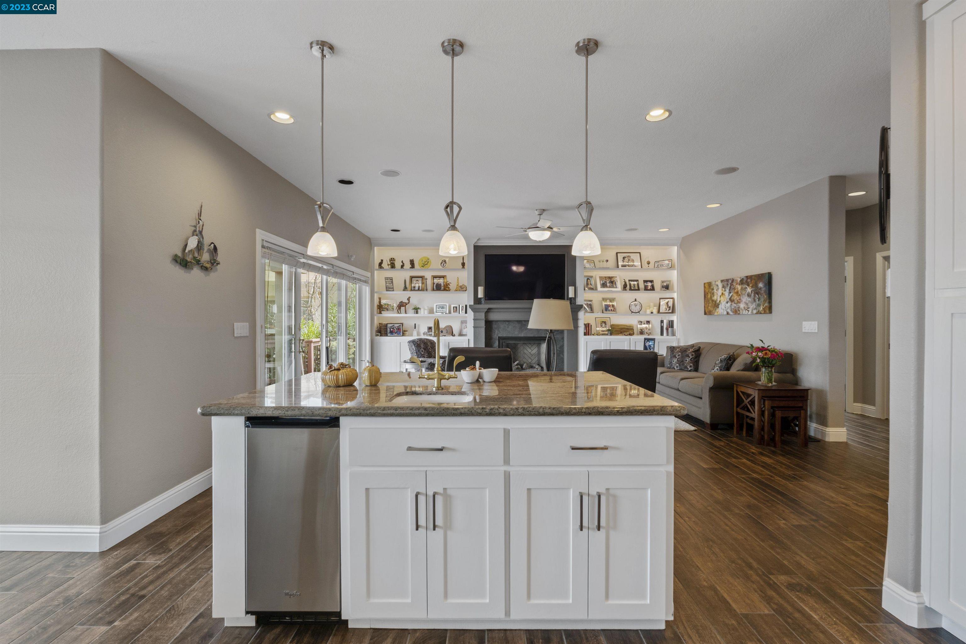 2071 Windward Pt