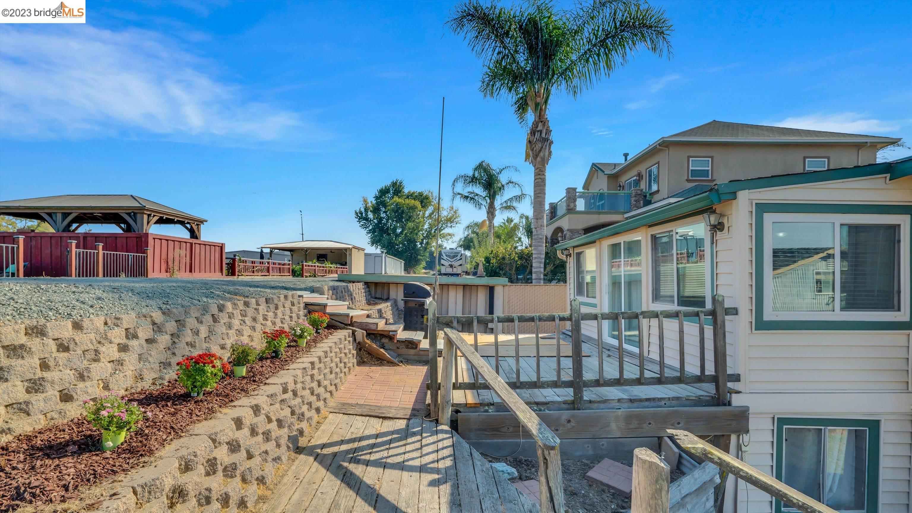 4526 Sandmound Blvd