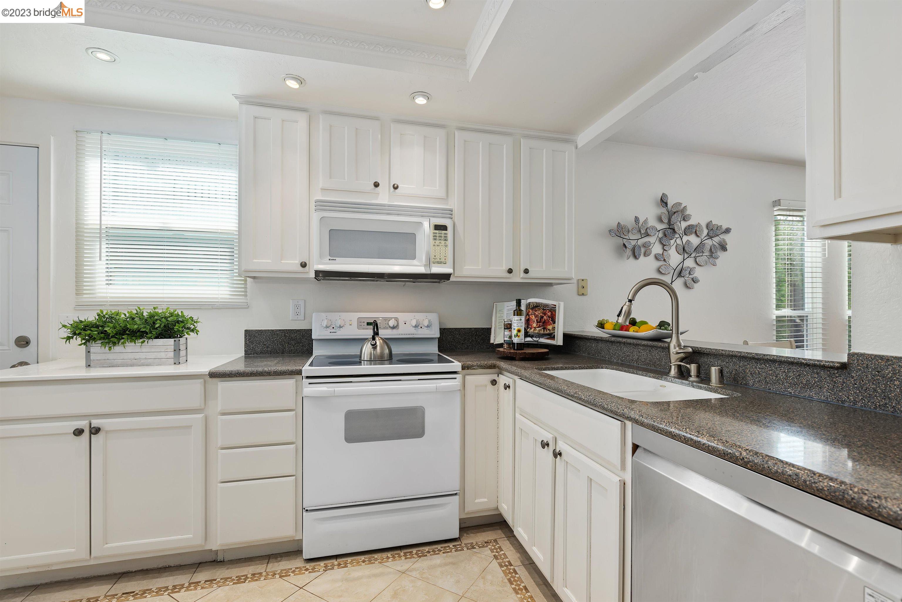 2463 Bay Meadows Cir