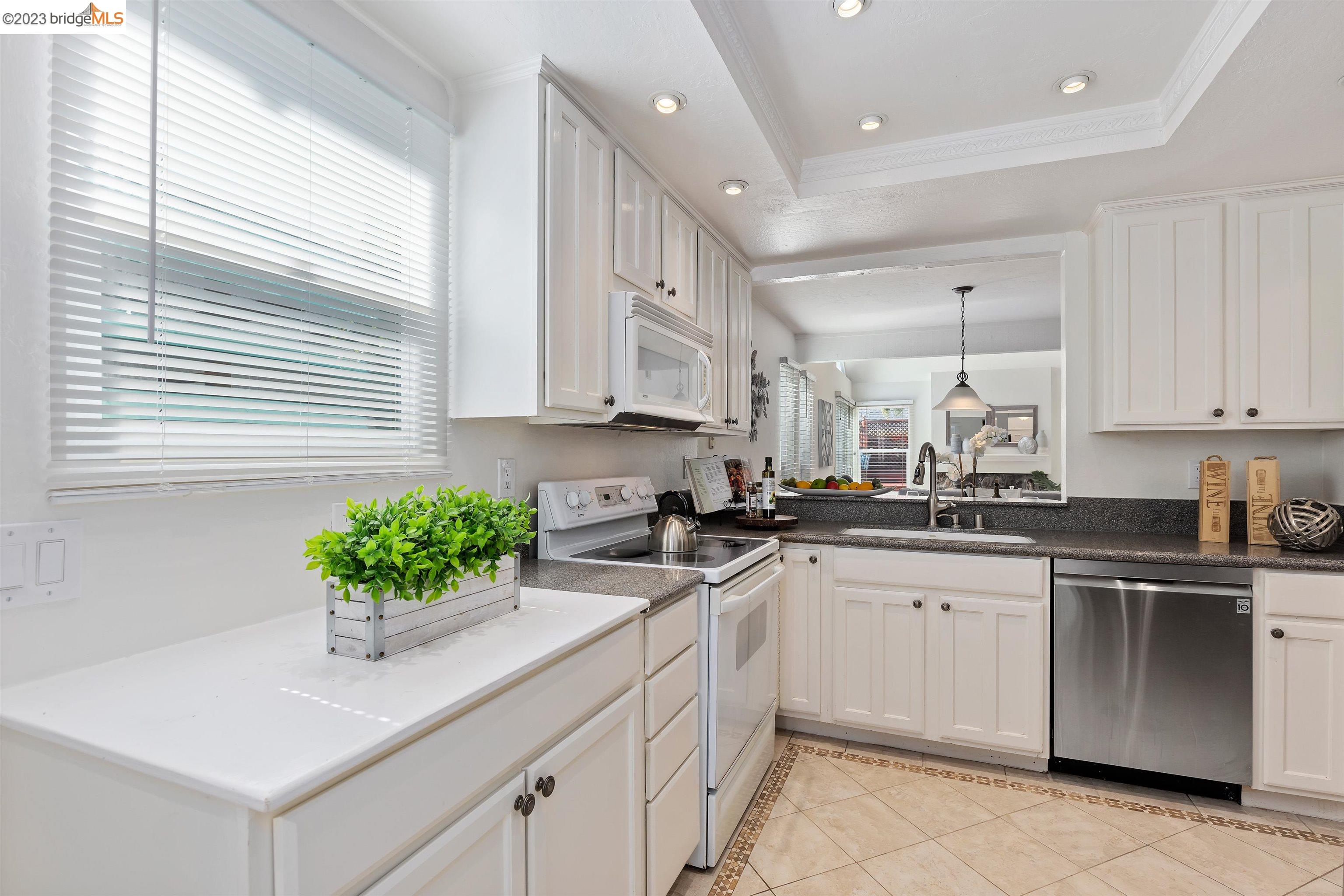 2463 Bay Meadows Cir