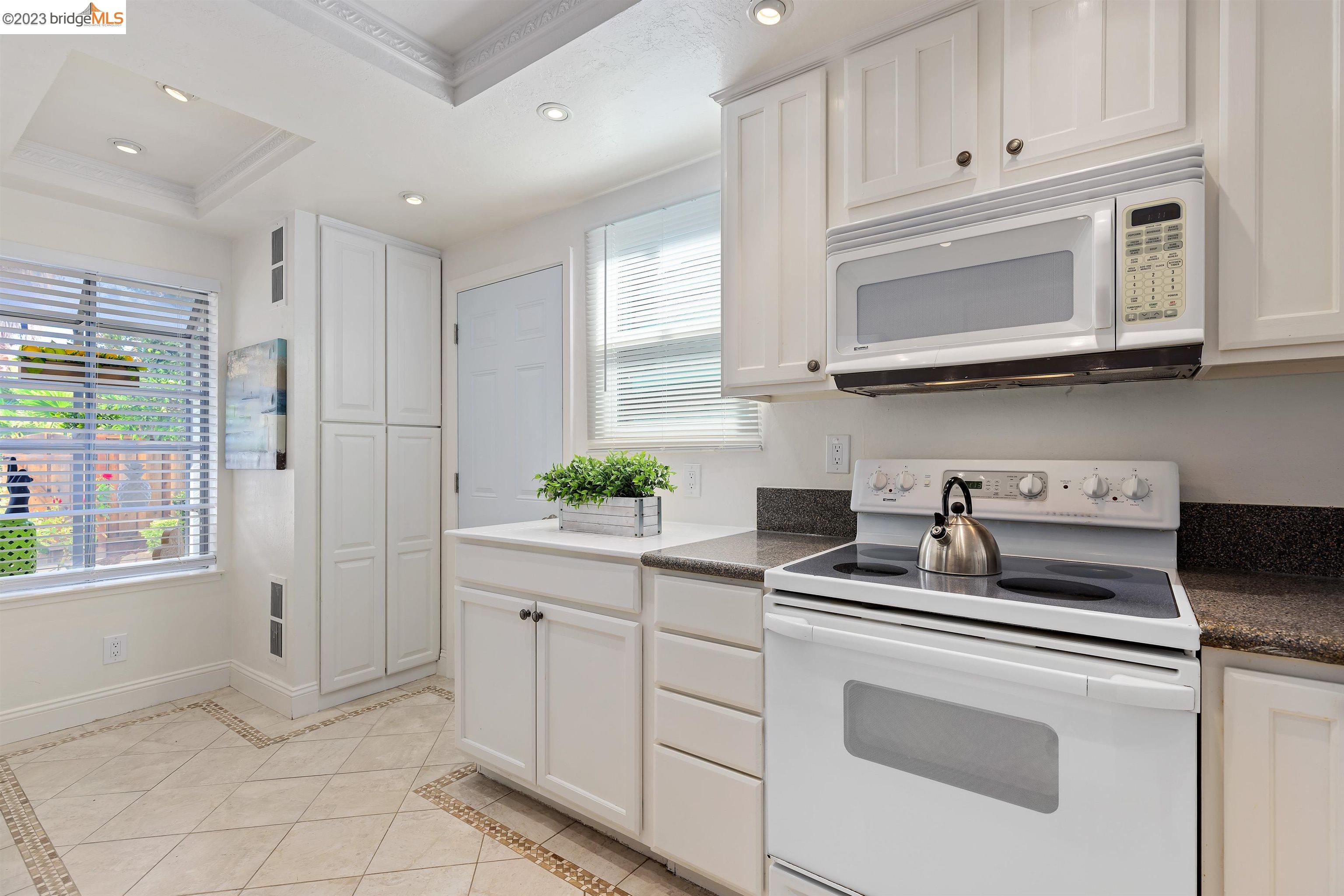 2463 Bay Meadows Cir