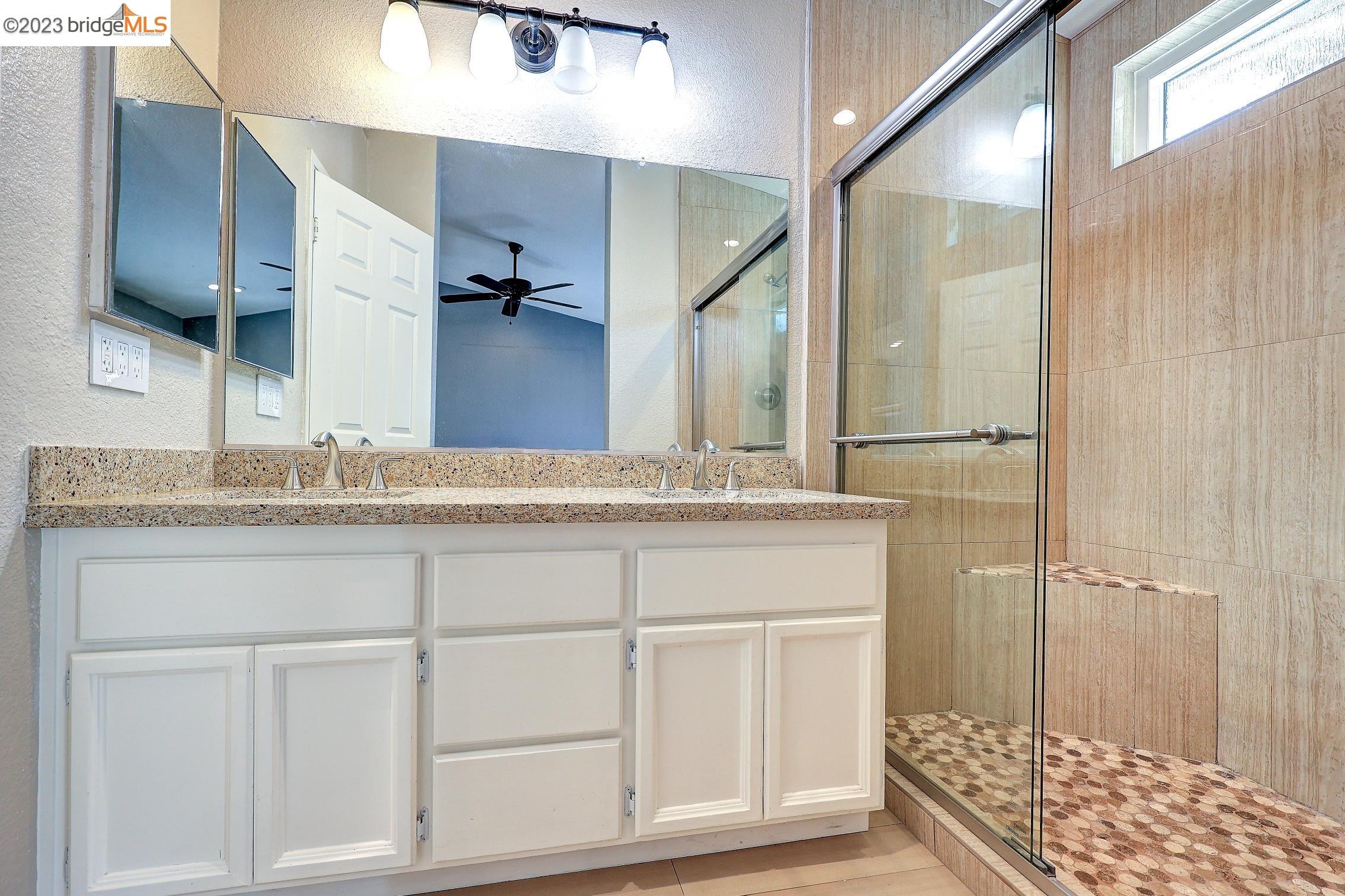 1911 Hemlock Dr
