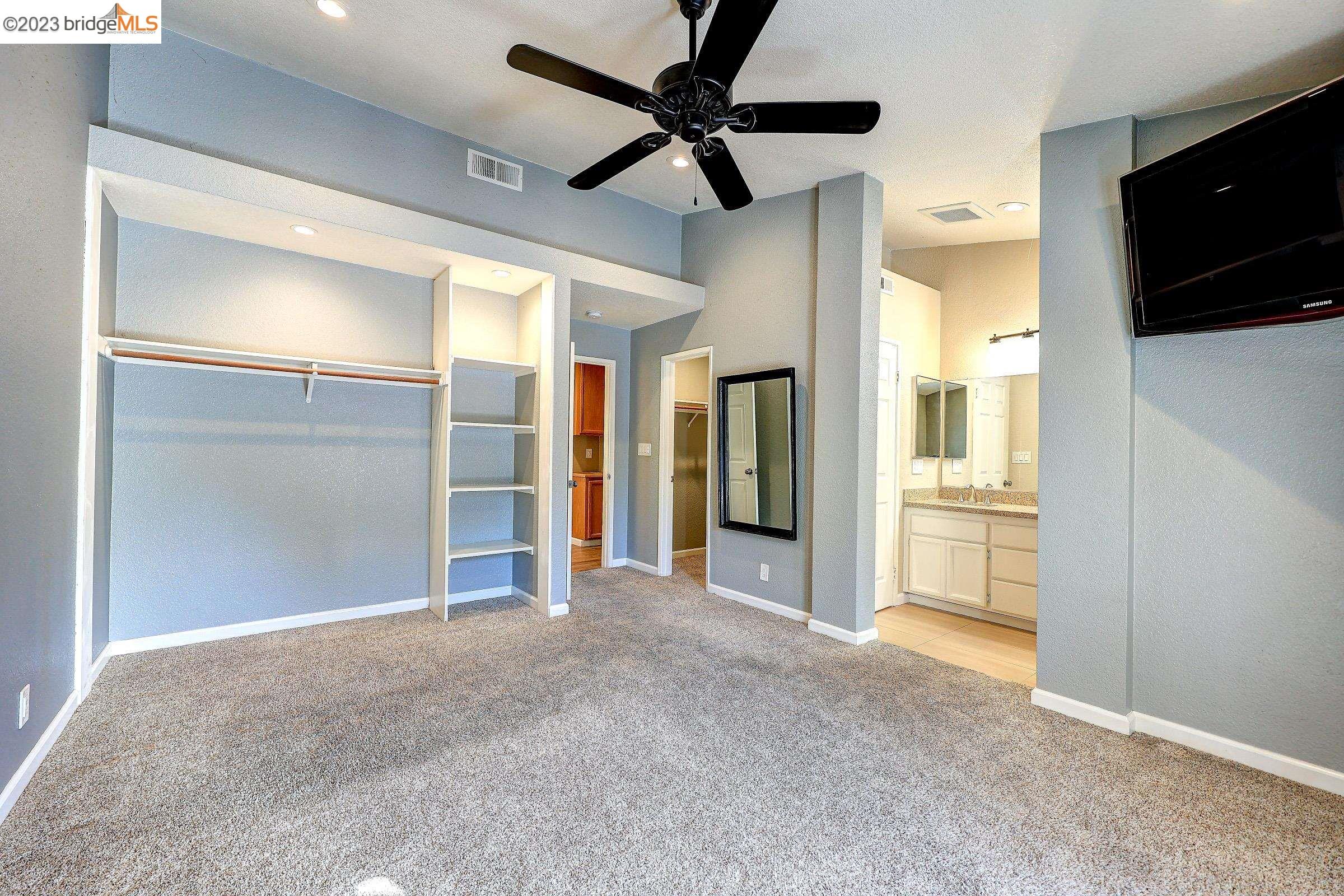 1911 Hemlock Dr