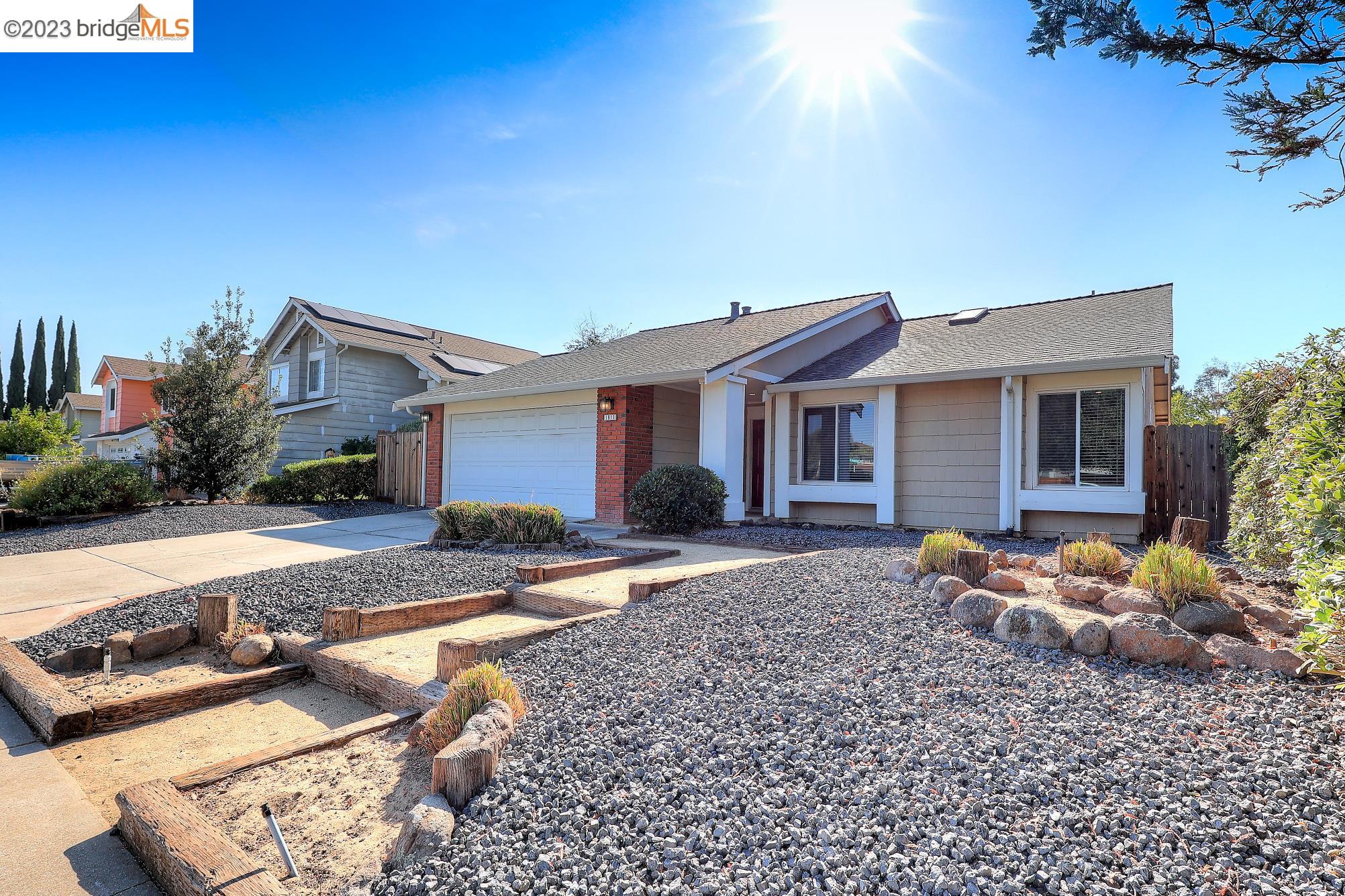 1911 Hemlock Dr