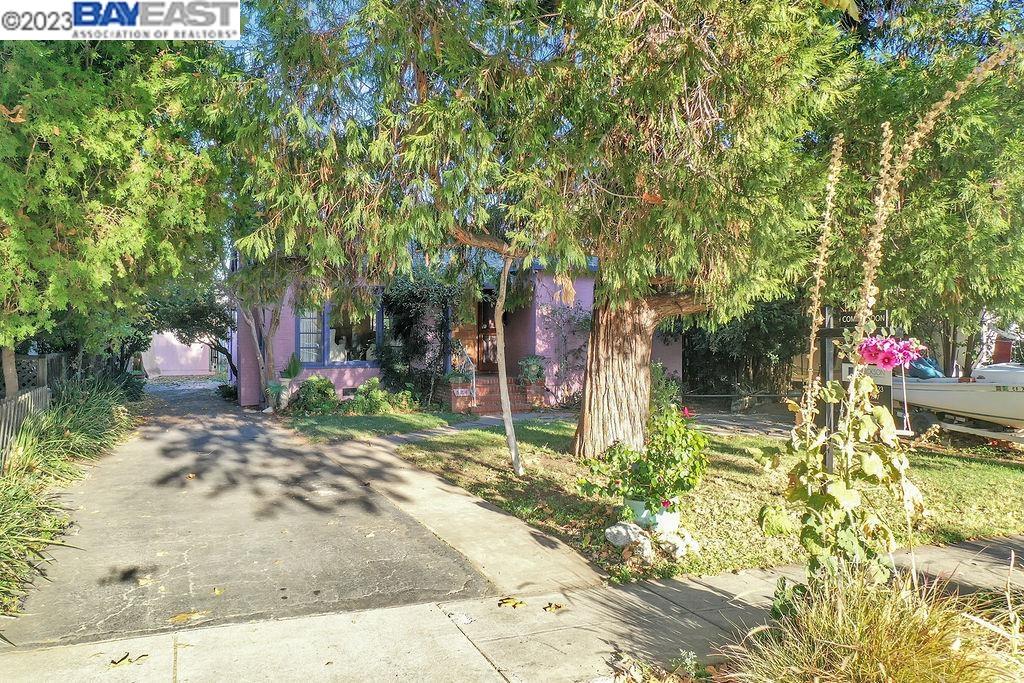 524 1St St