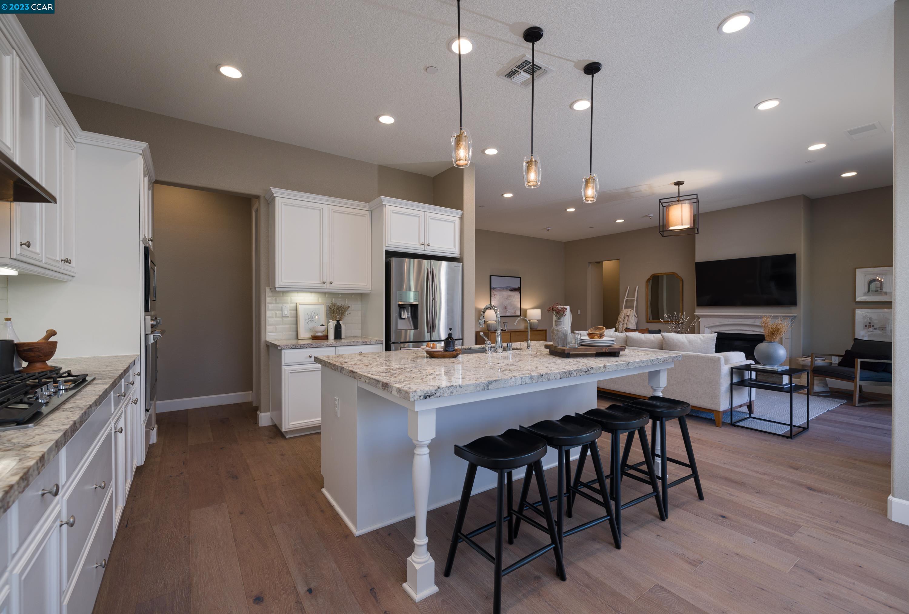 7166 Lakehead Way