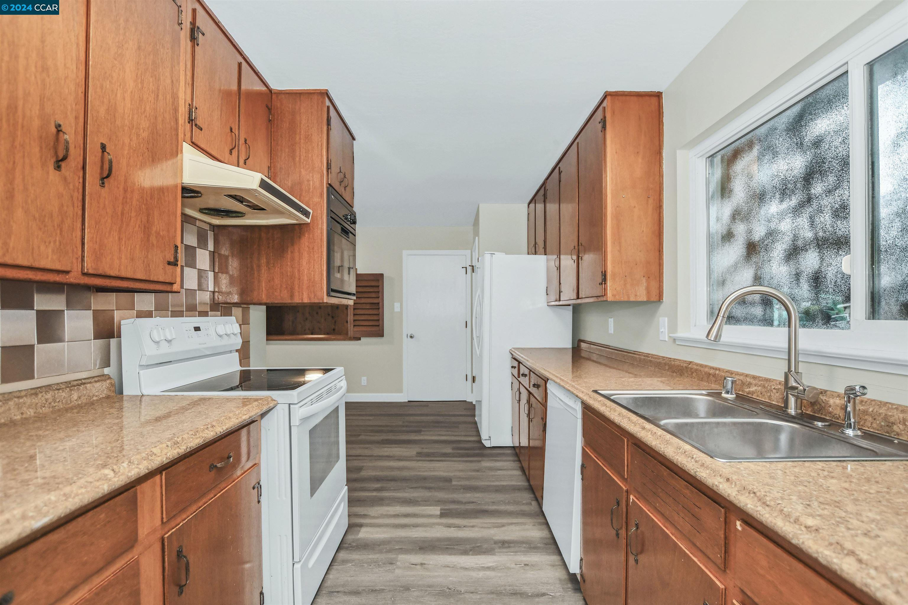 1188 Carey Dr