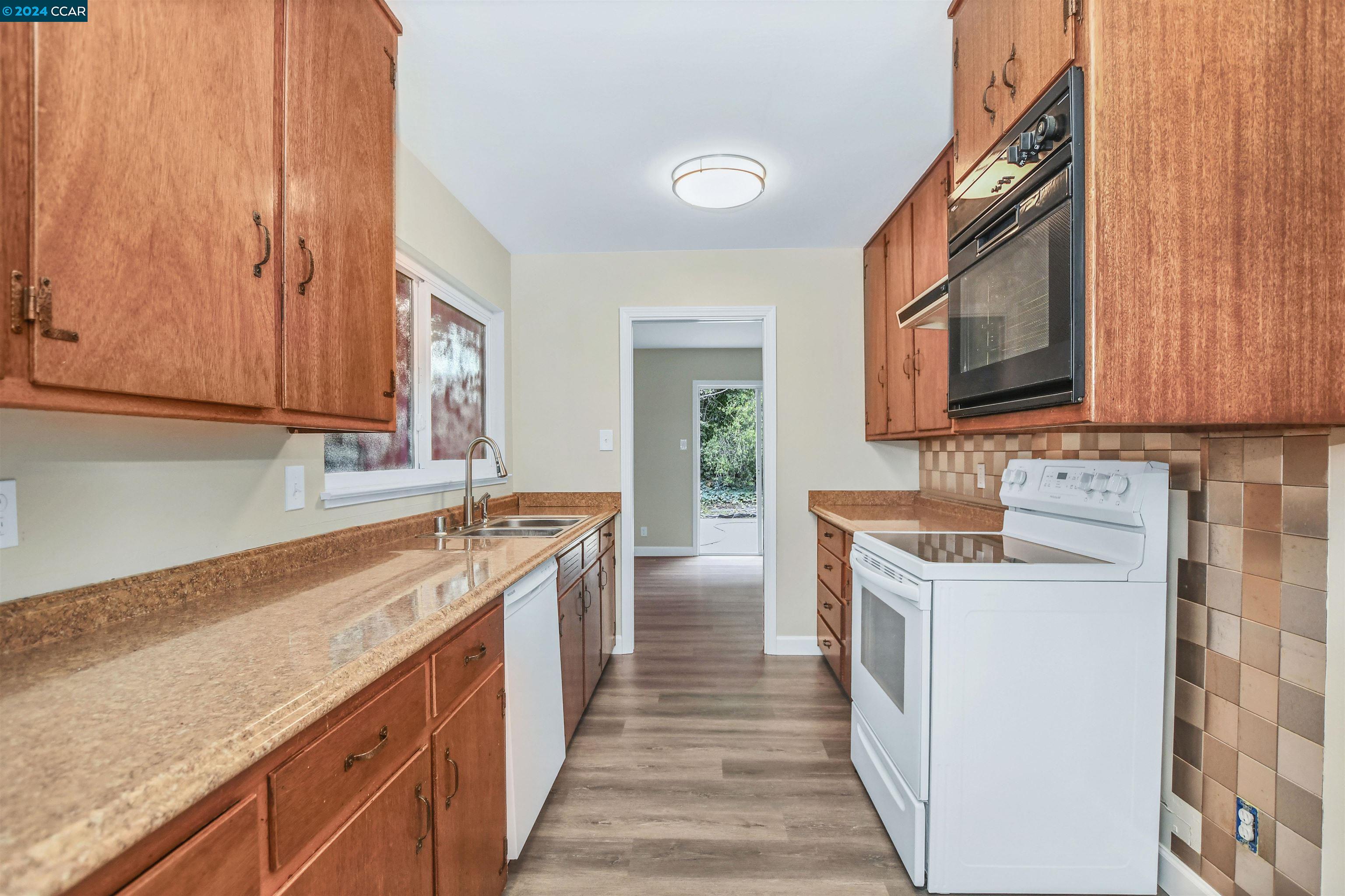 1188 Carey Dr