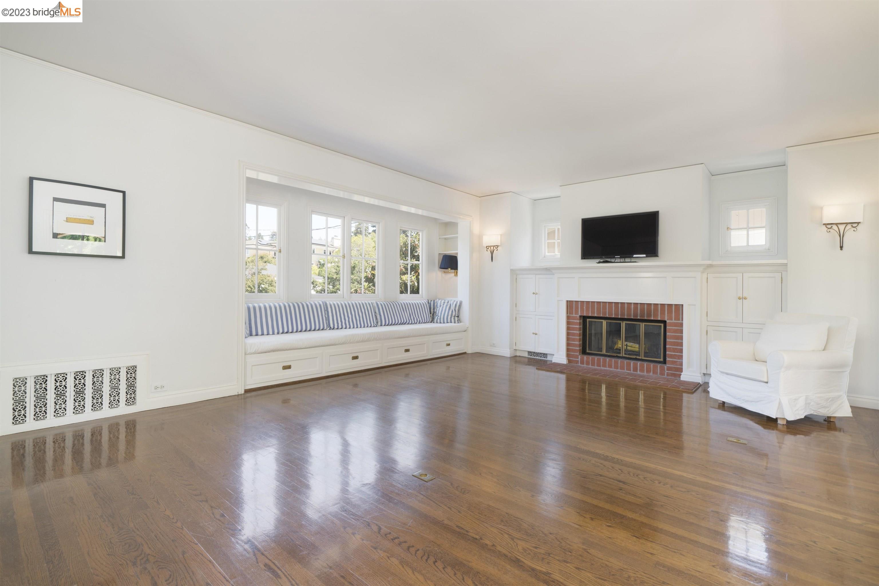 99 Lafayette Ave