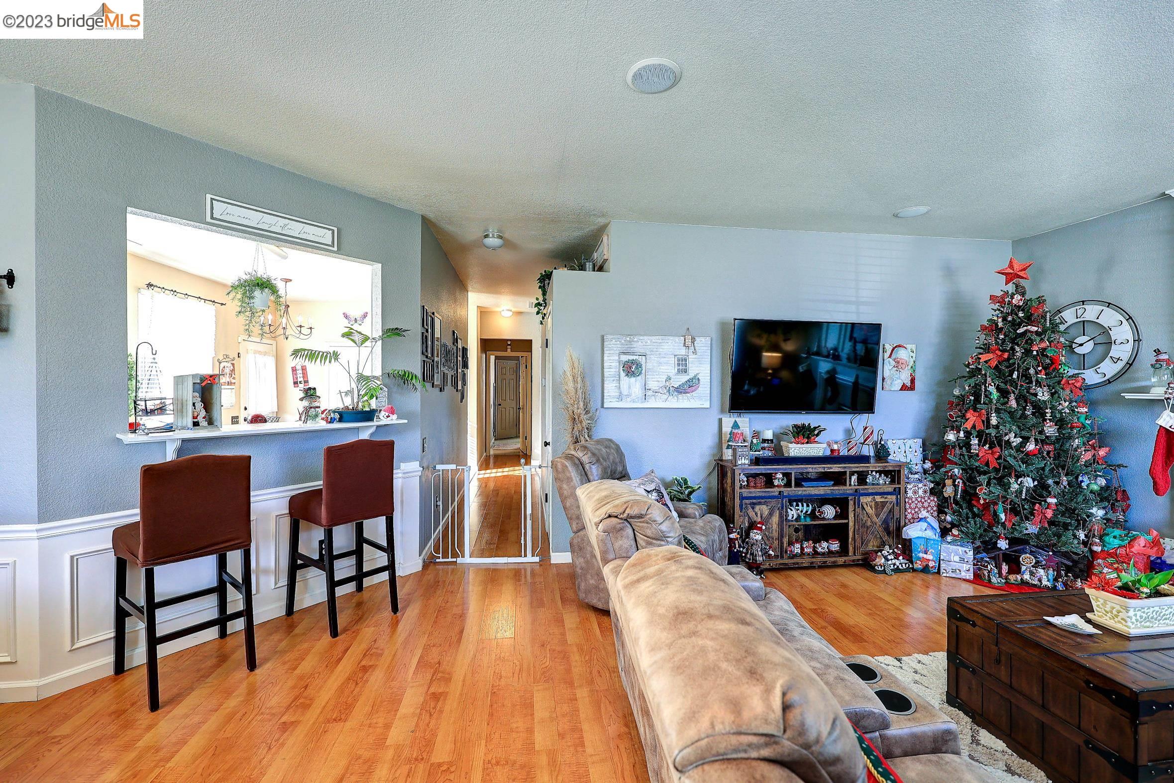 351 Chaucer Dr