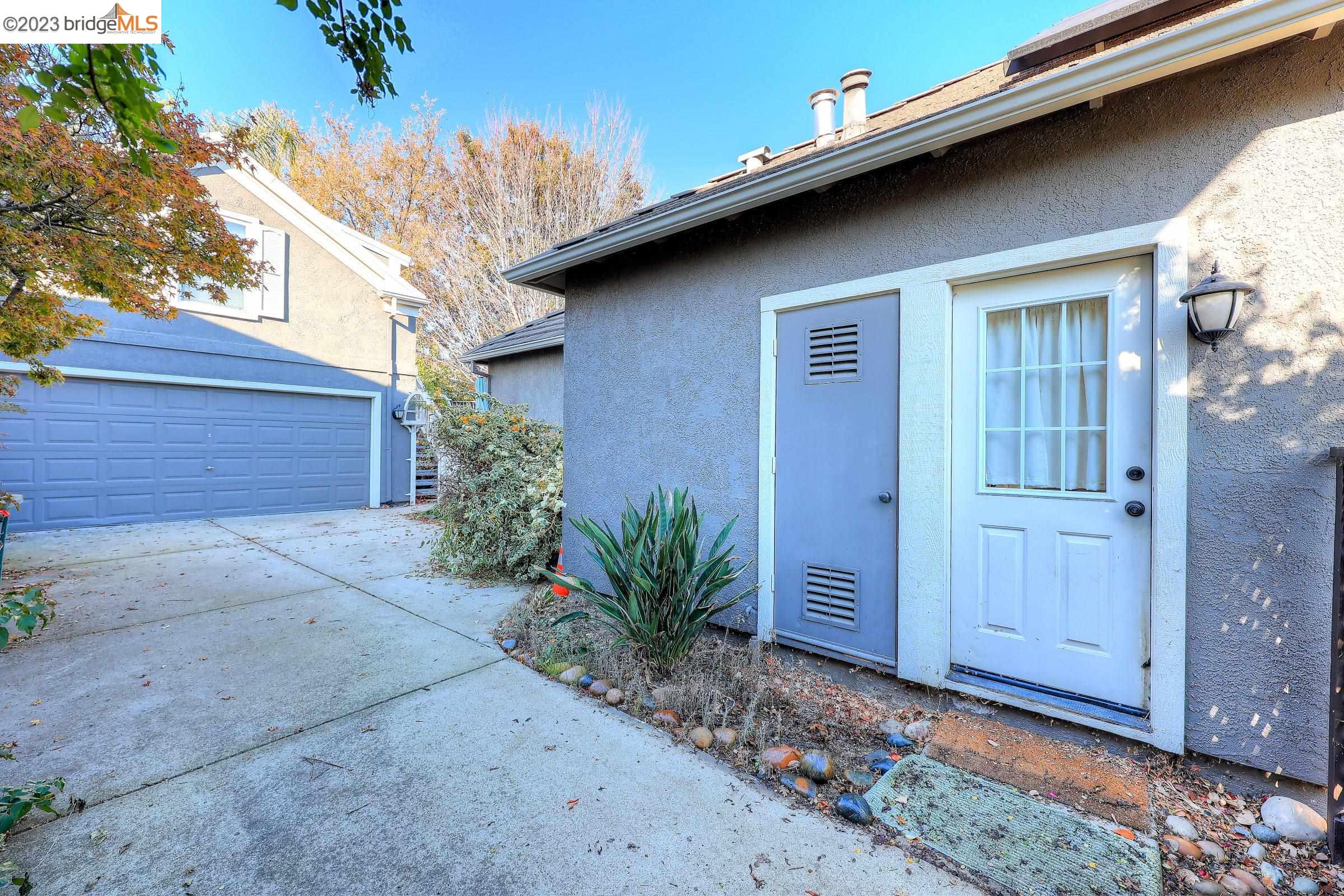 351 Chaucer Dr