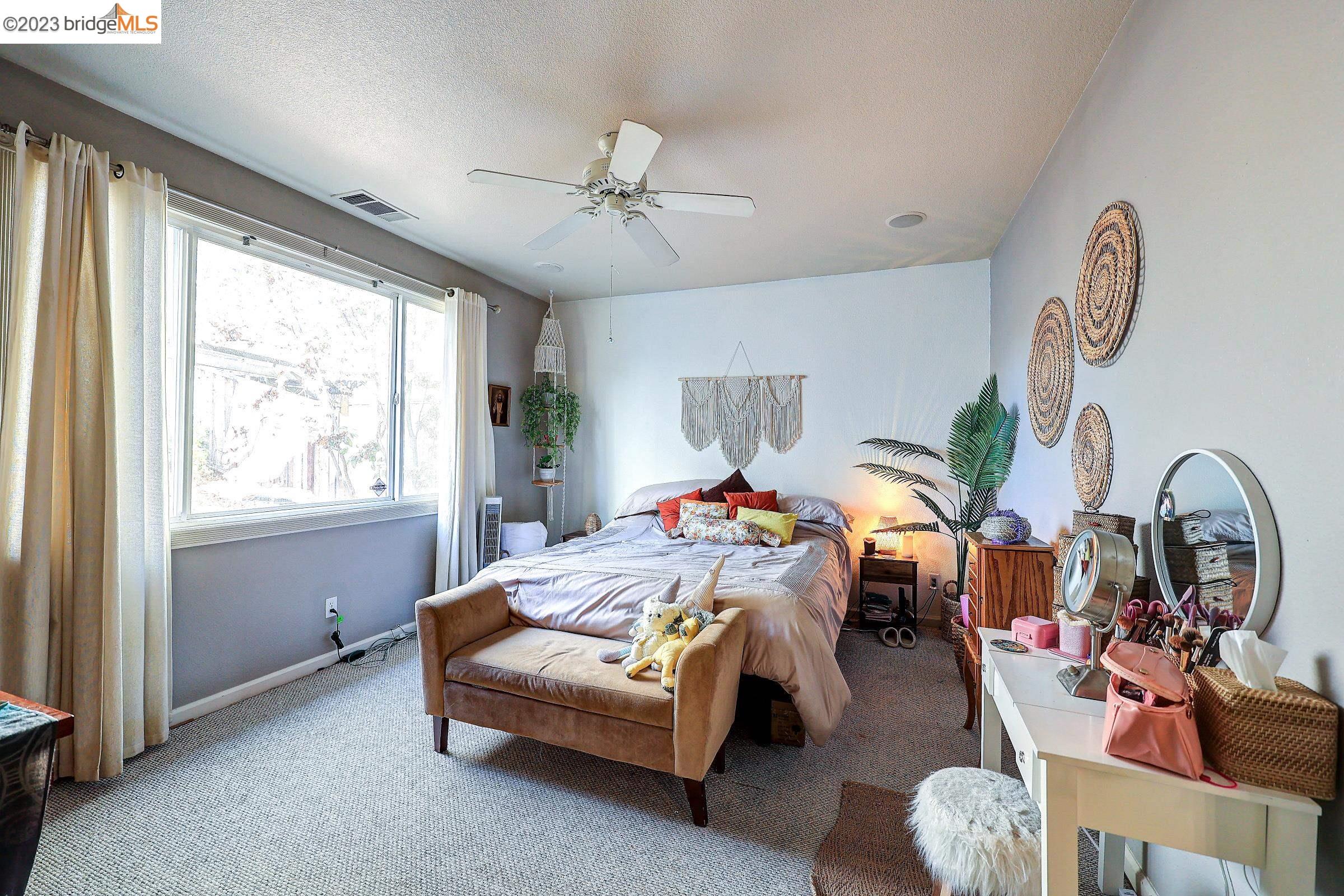 351 Chaucer Dr