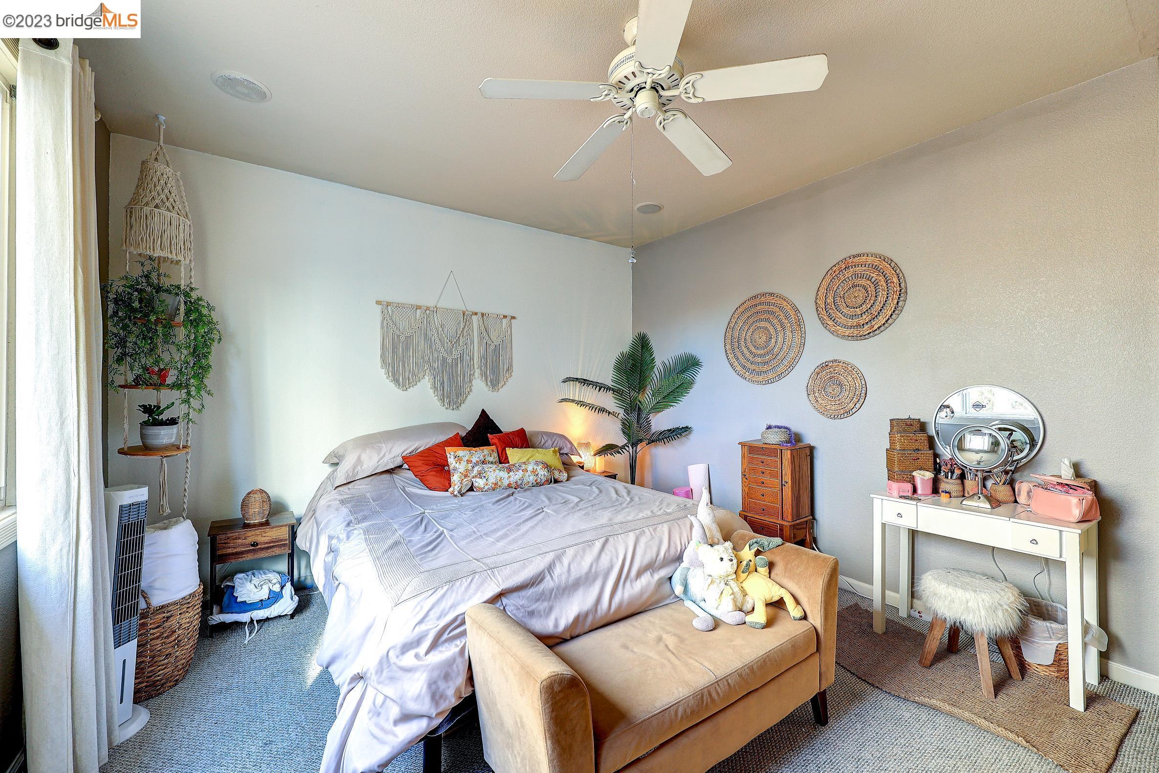 351 Chaucer Dr