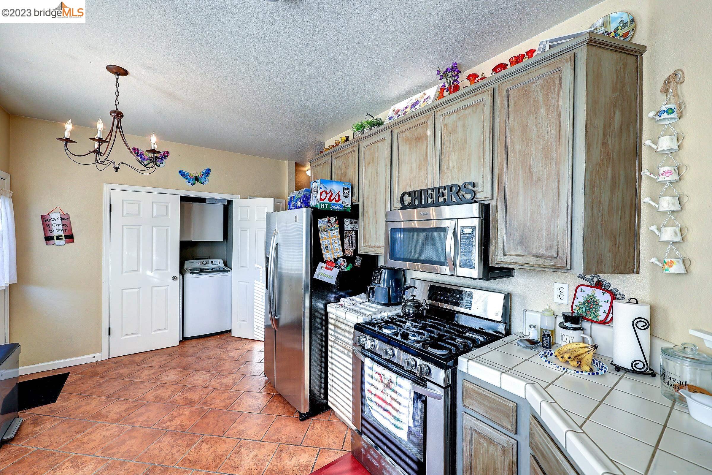 351 Chaucer Dr