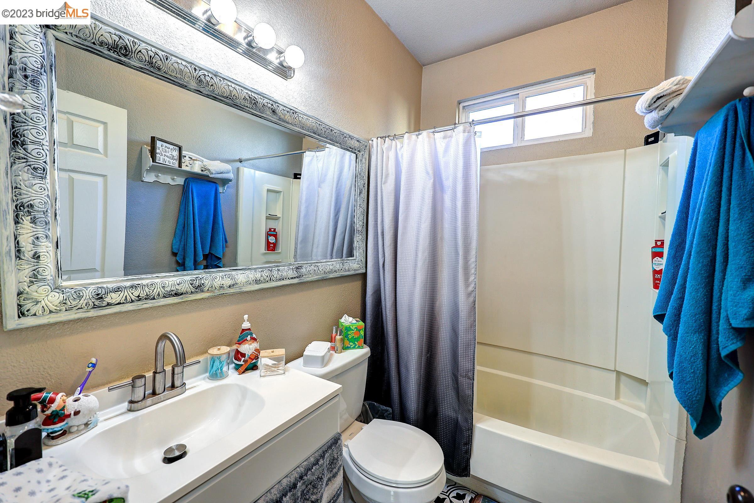351 Chaucer Dr