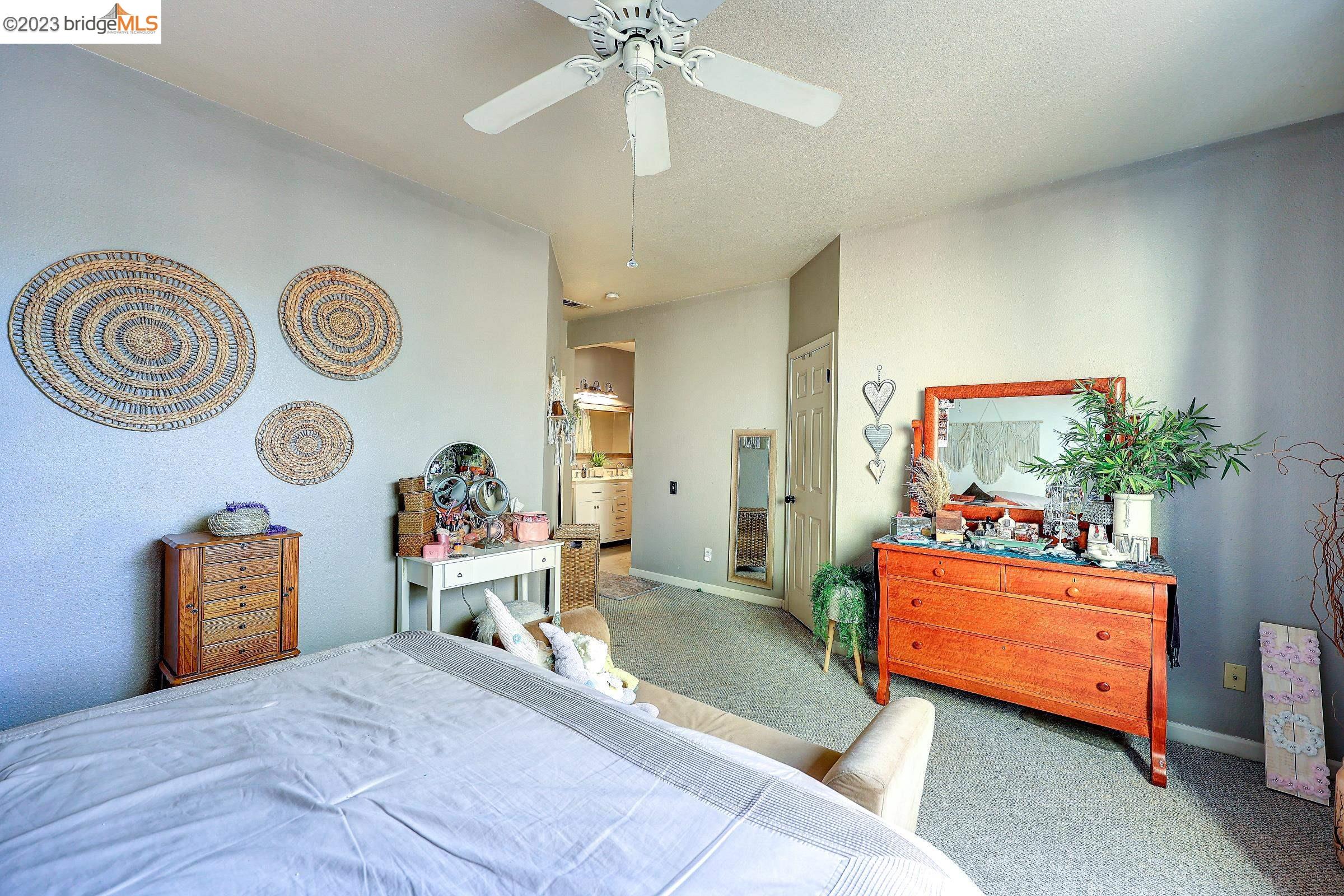 351 Chaucer Dr
