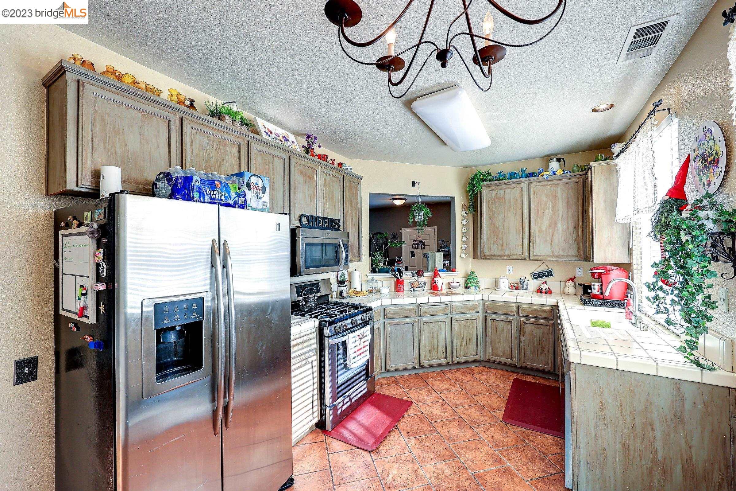 351 Chaucer Dr