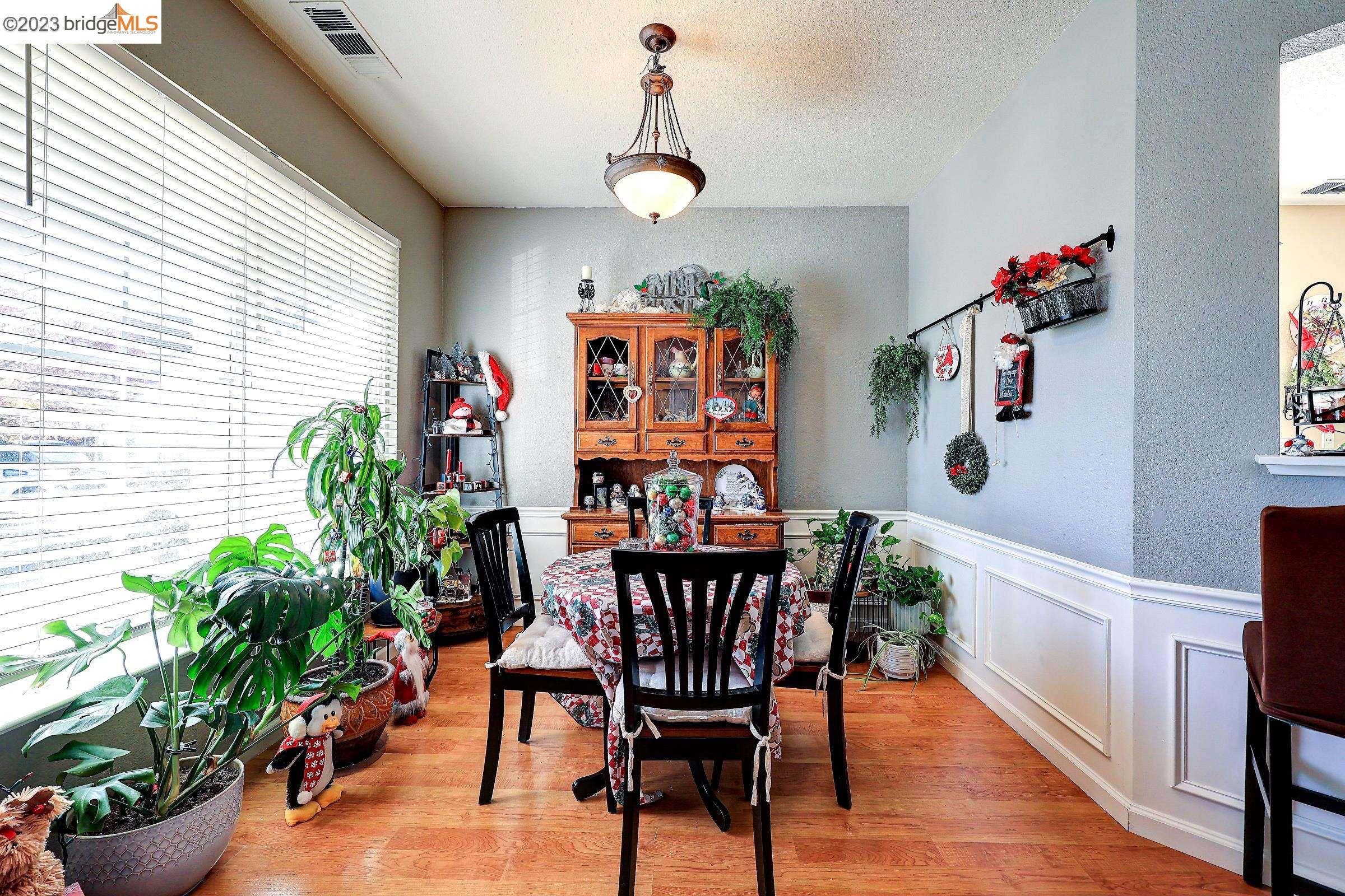 351 Chaucer Dr