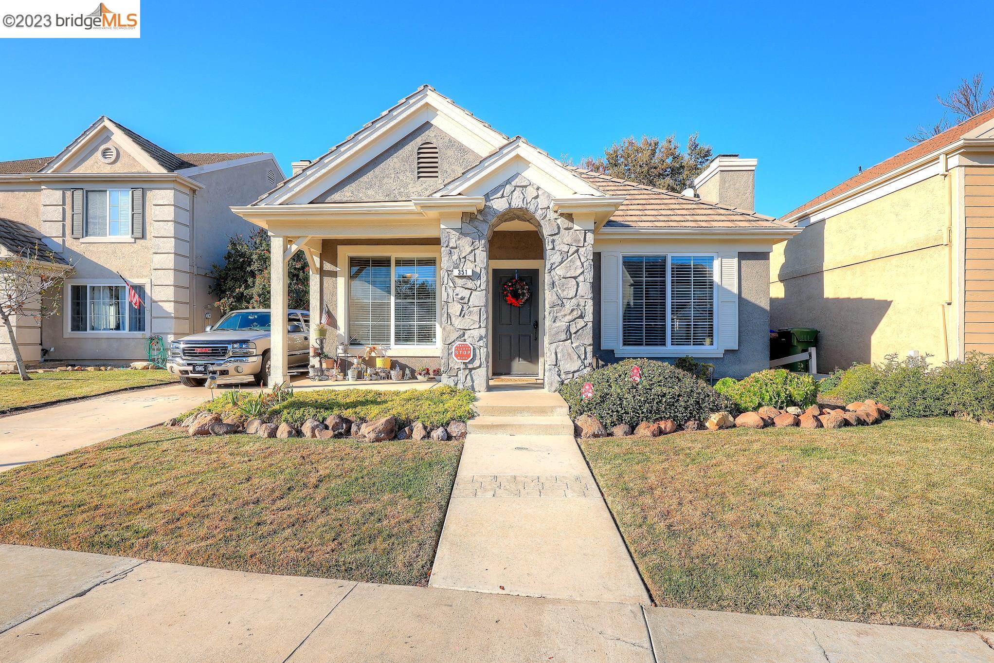 351 Chaucer Dr