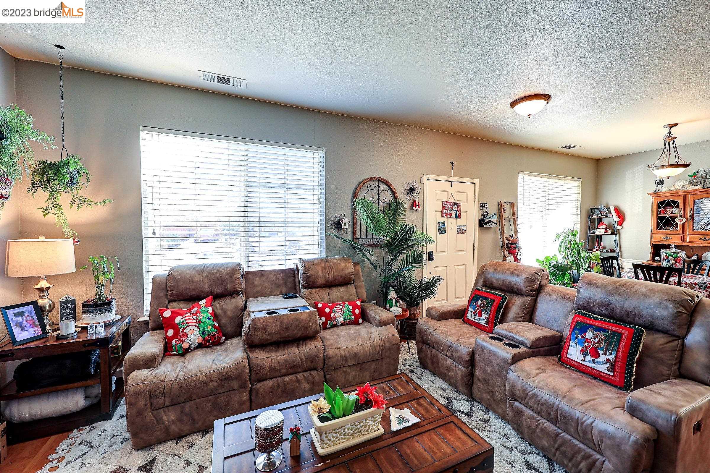 351 Chaucer Dr