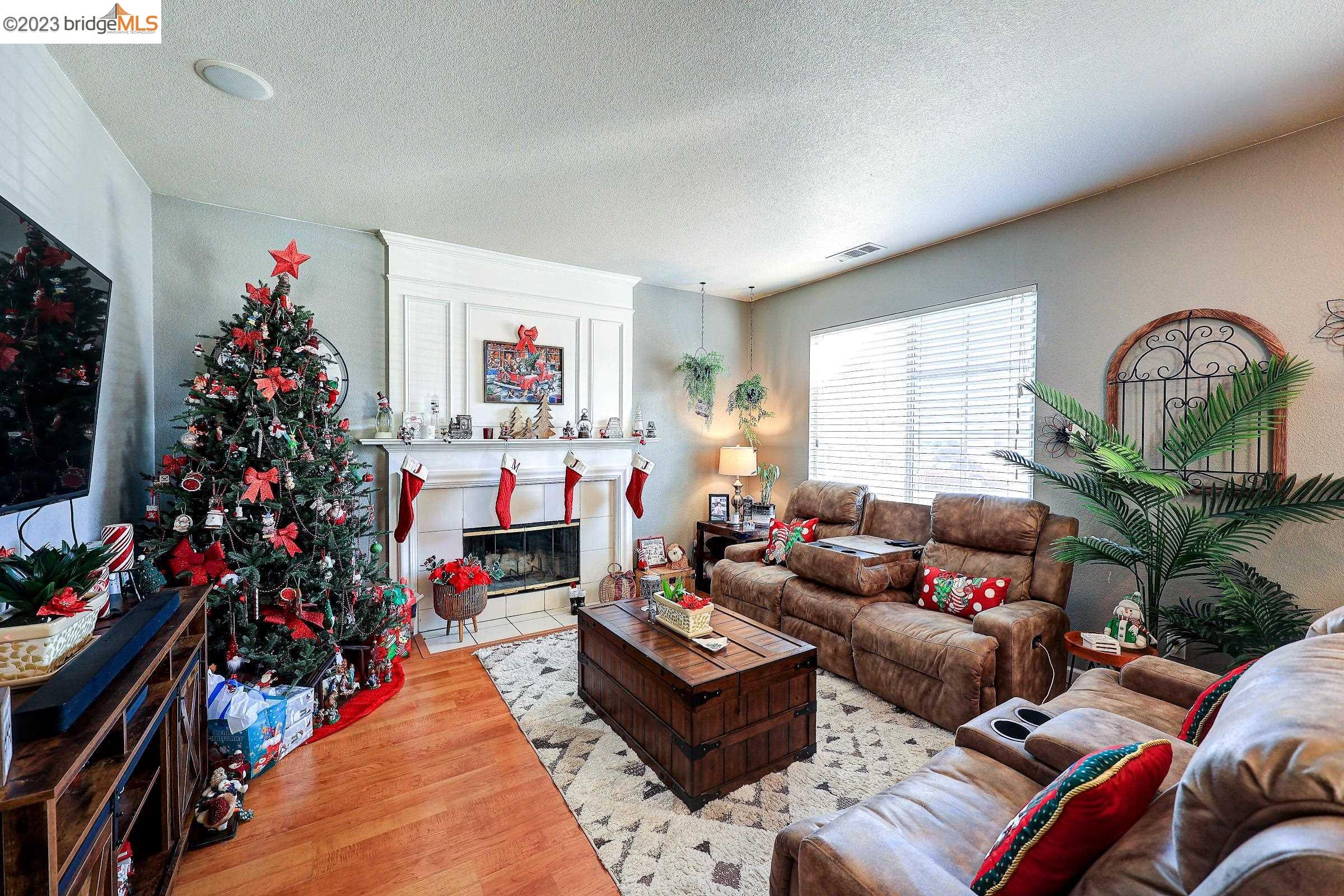 351 Chaucer Dr