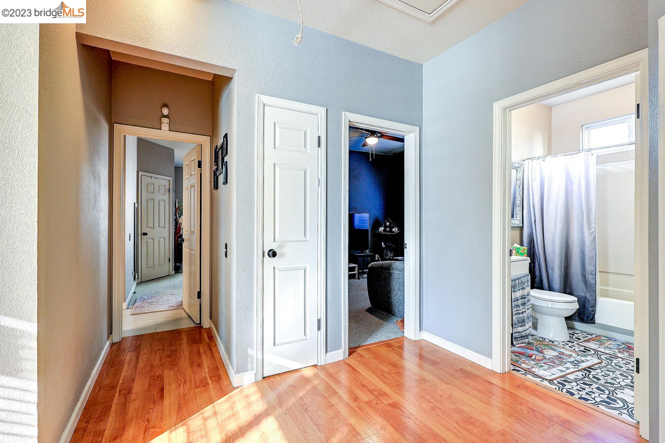 351 Chaucer Dr