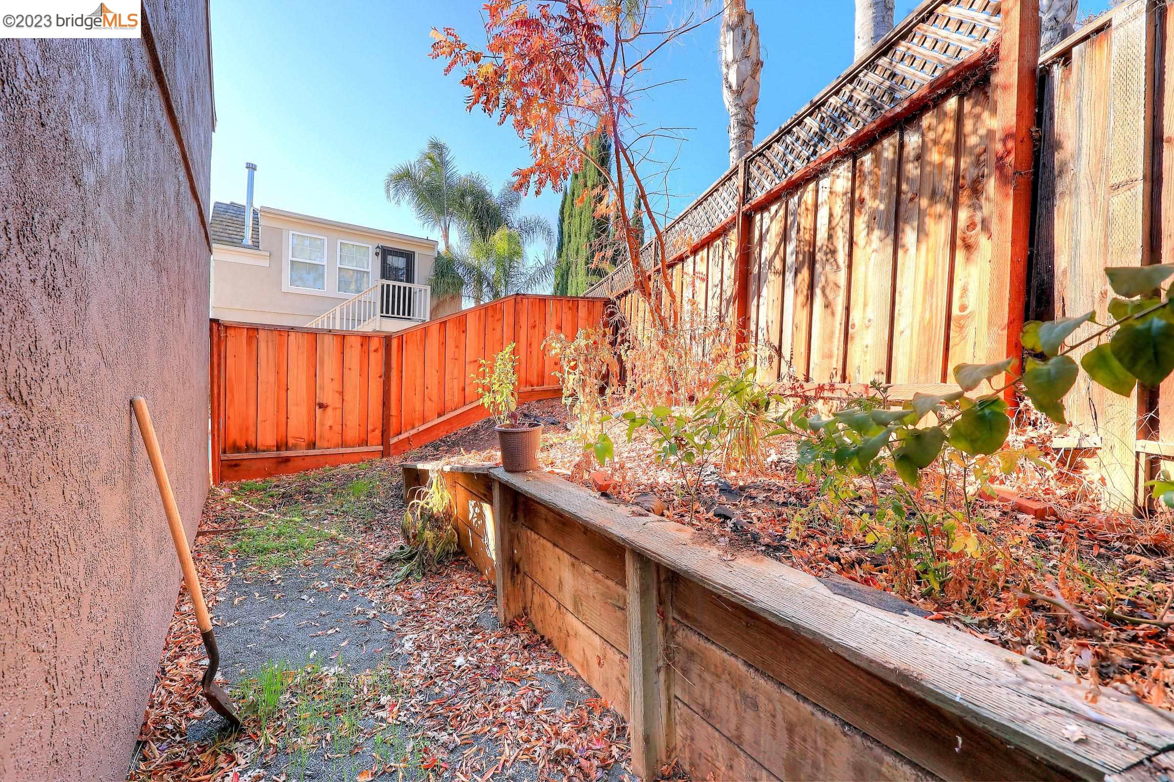 351 Chaucer Dr
