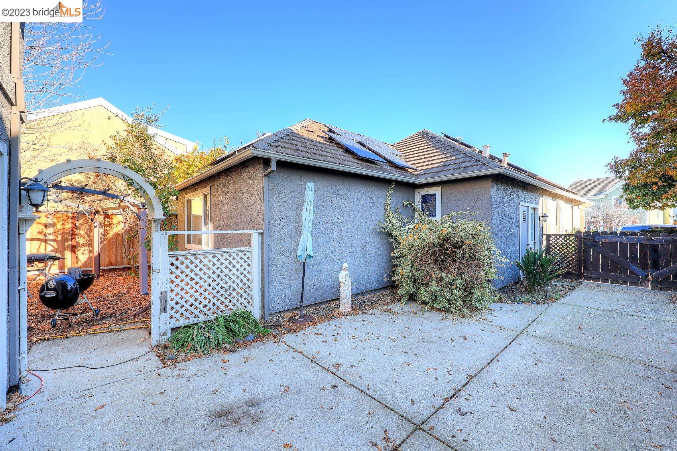 351 Chaucer Dr