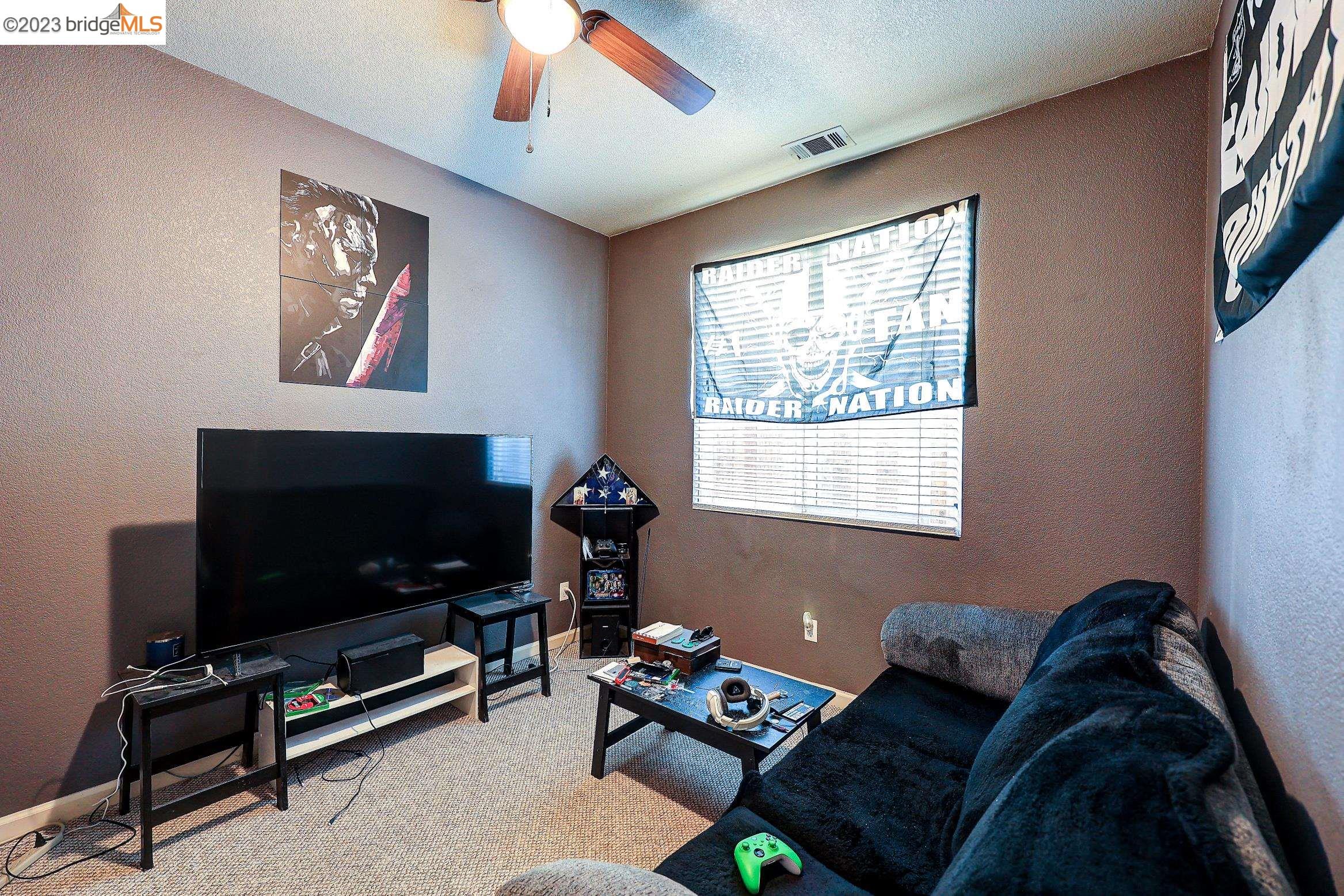 351 Chaucer Dr