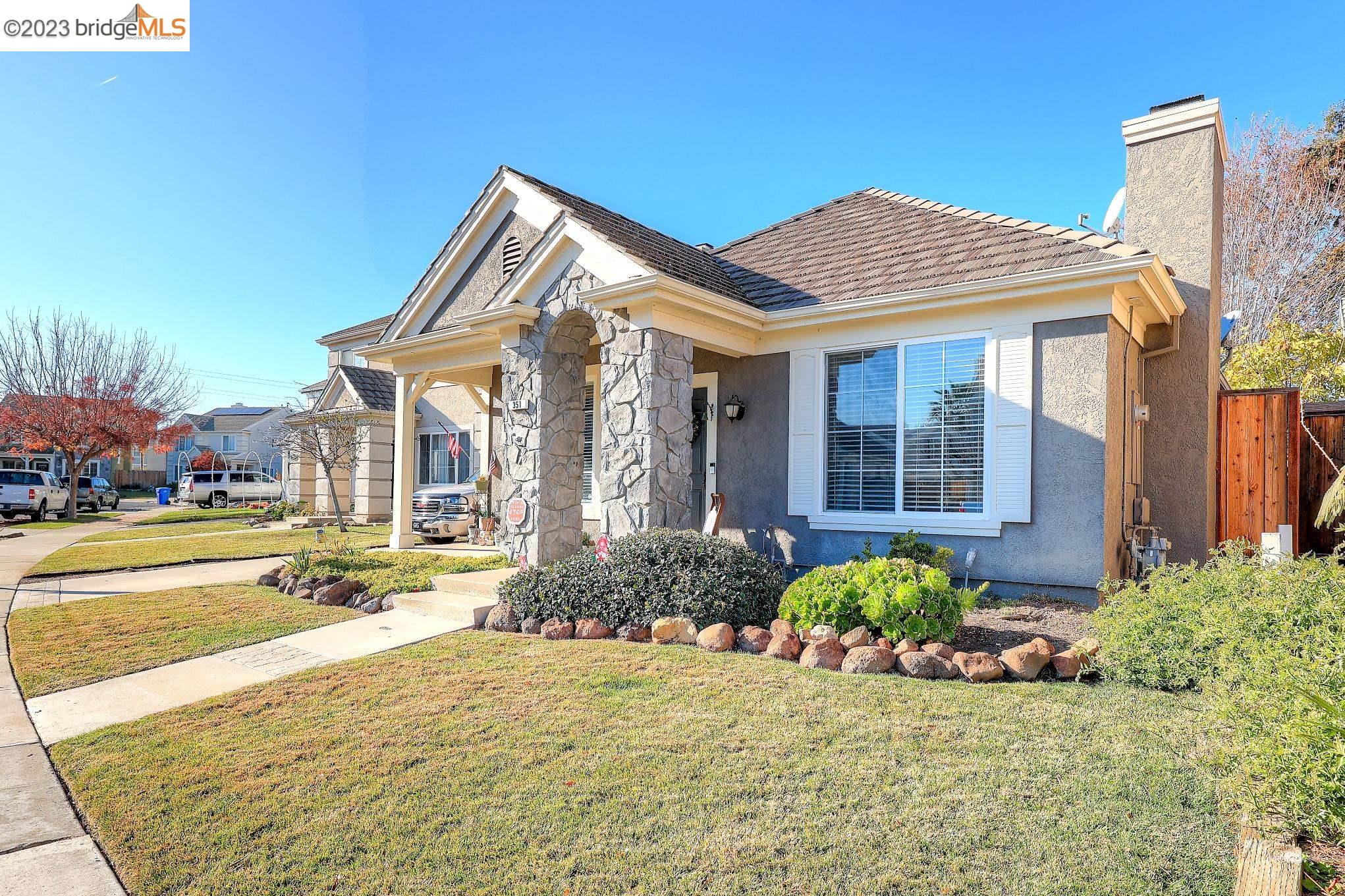 351 Chaucer Dr